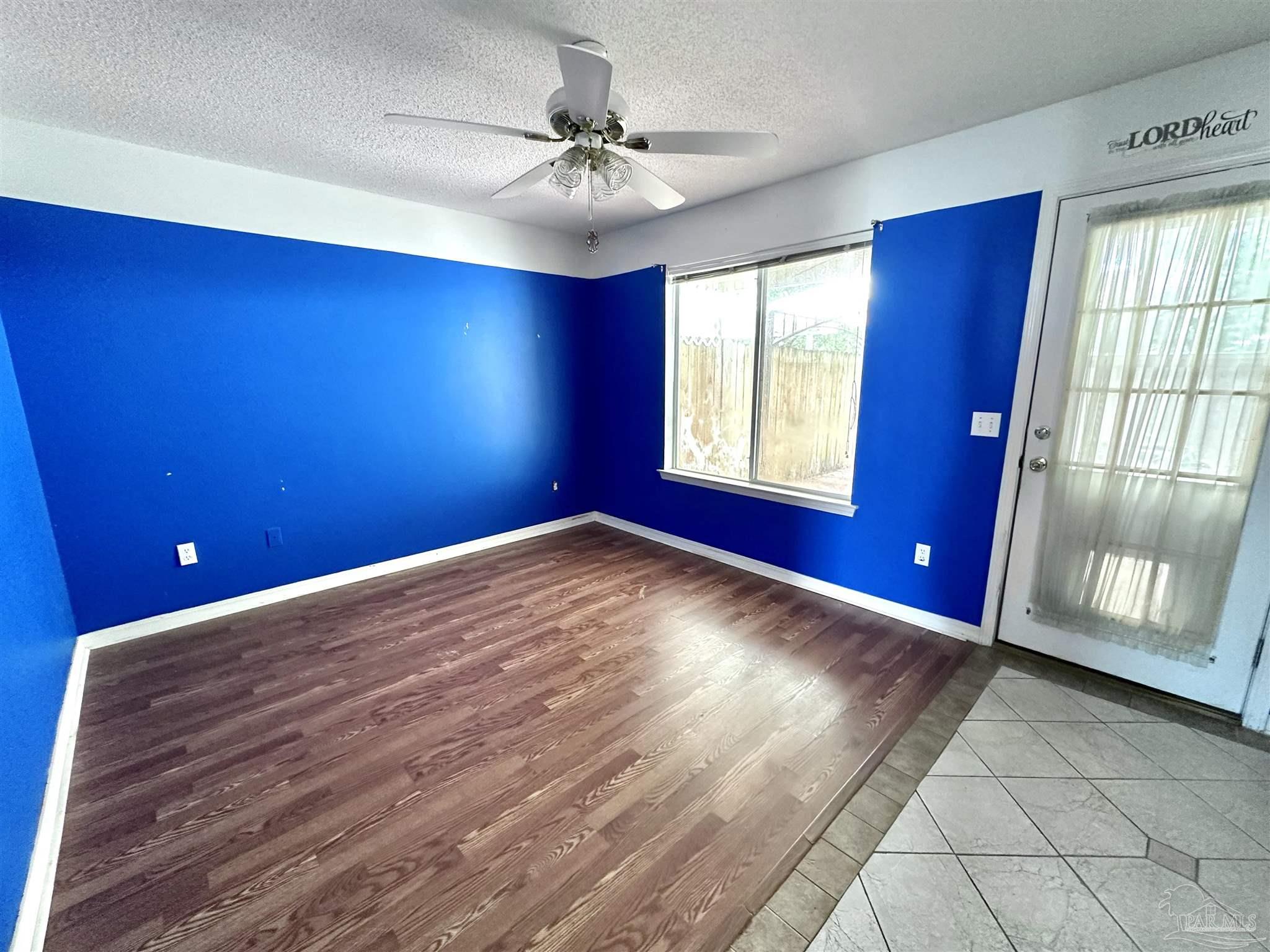 1364 Redwood Ln