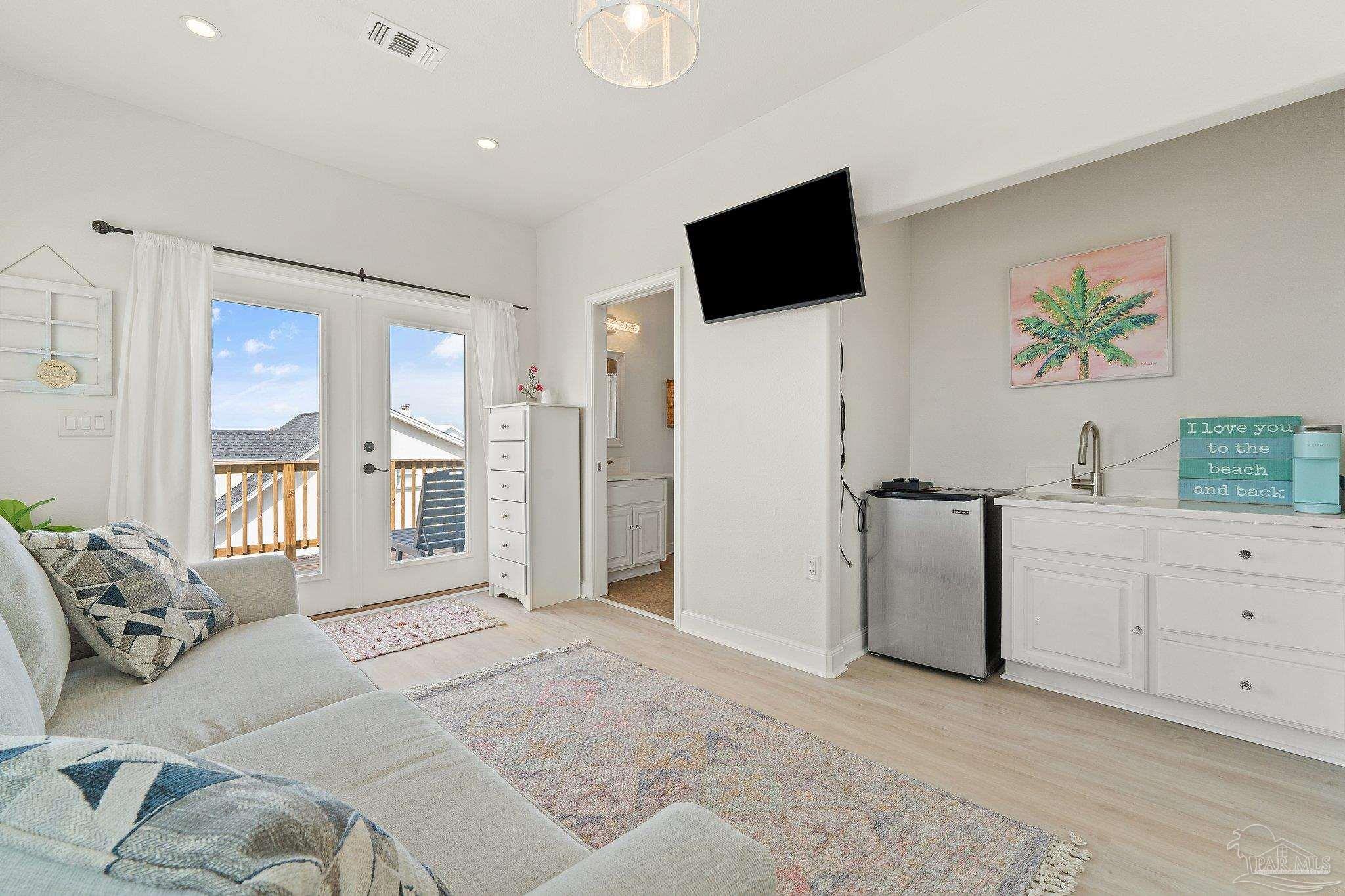311 Ariola Dr