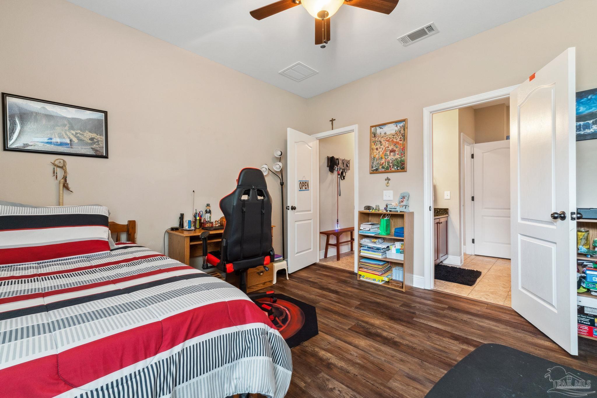 5872 Dahoon Dr
