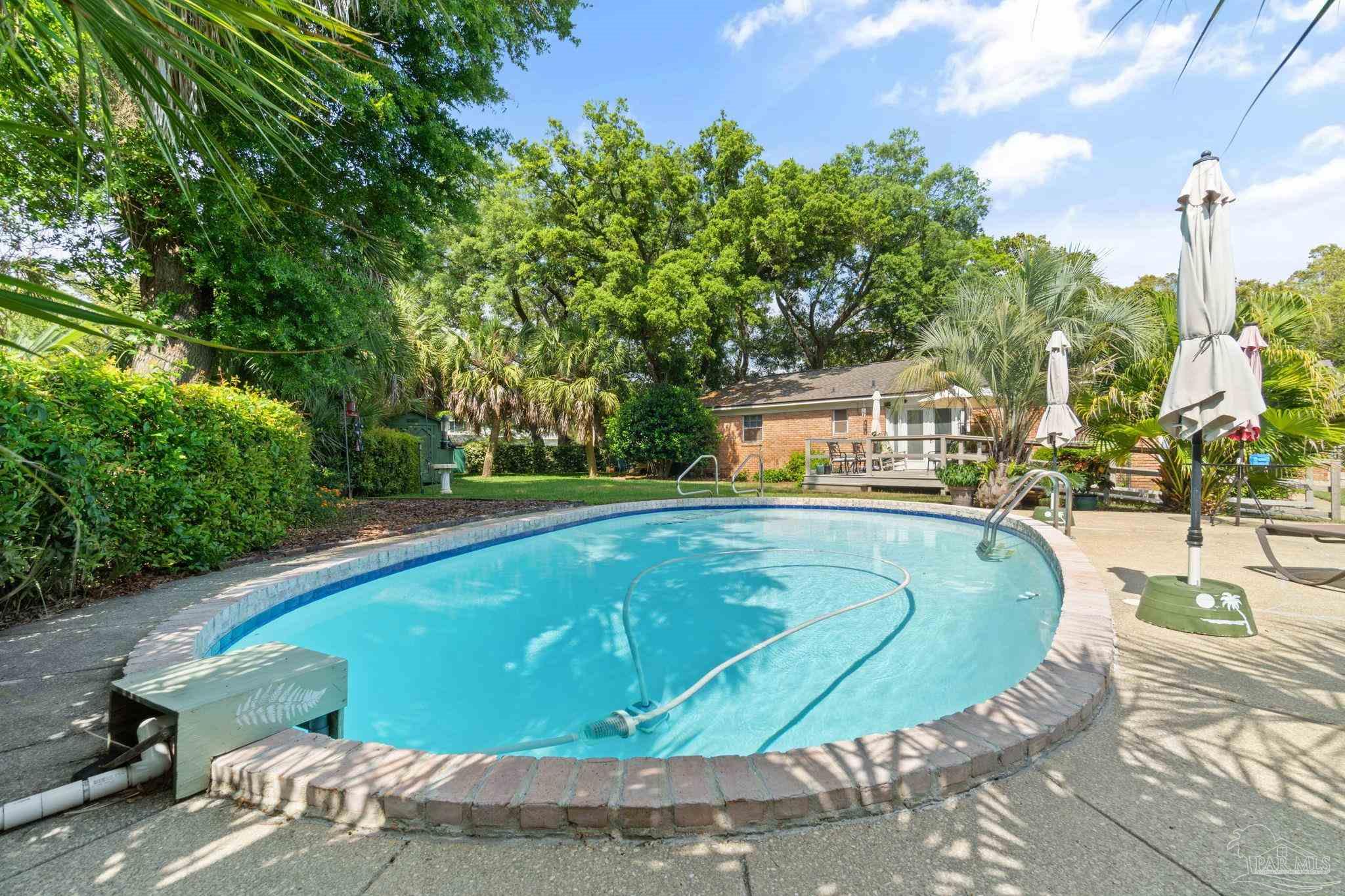 207 Pinetree Dr