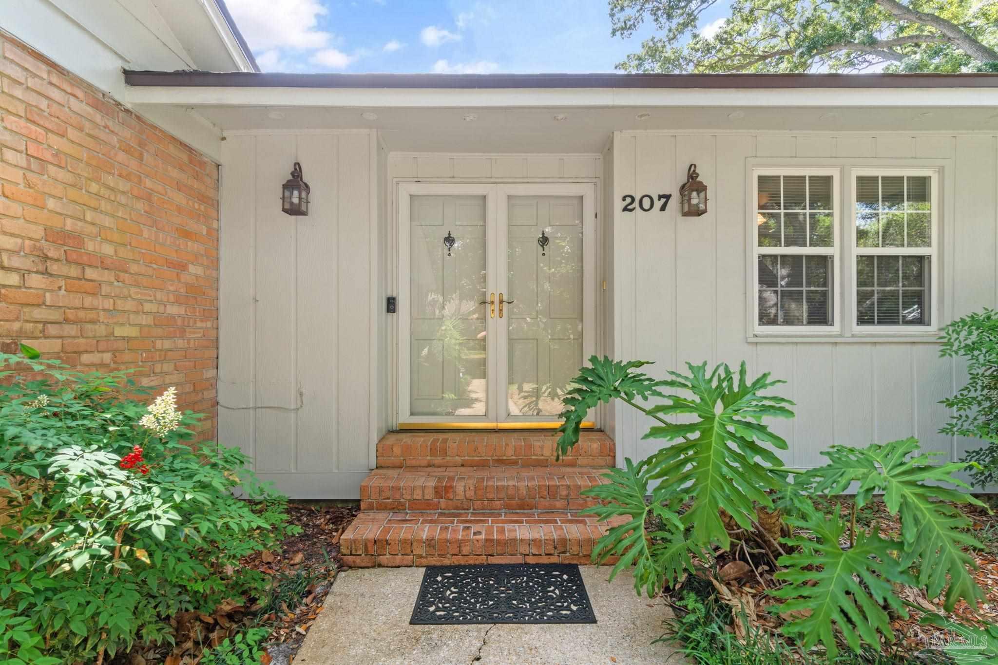 207 Pinetree Dr