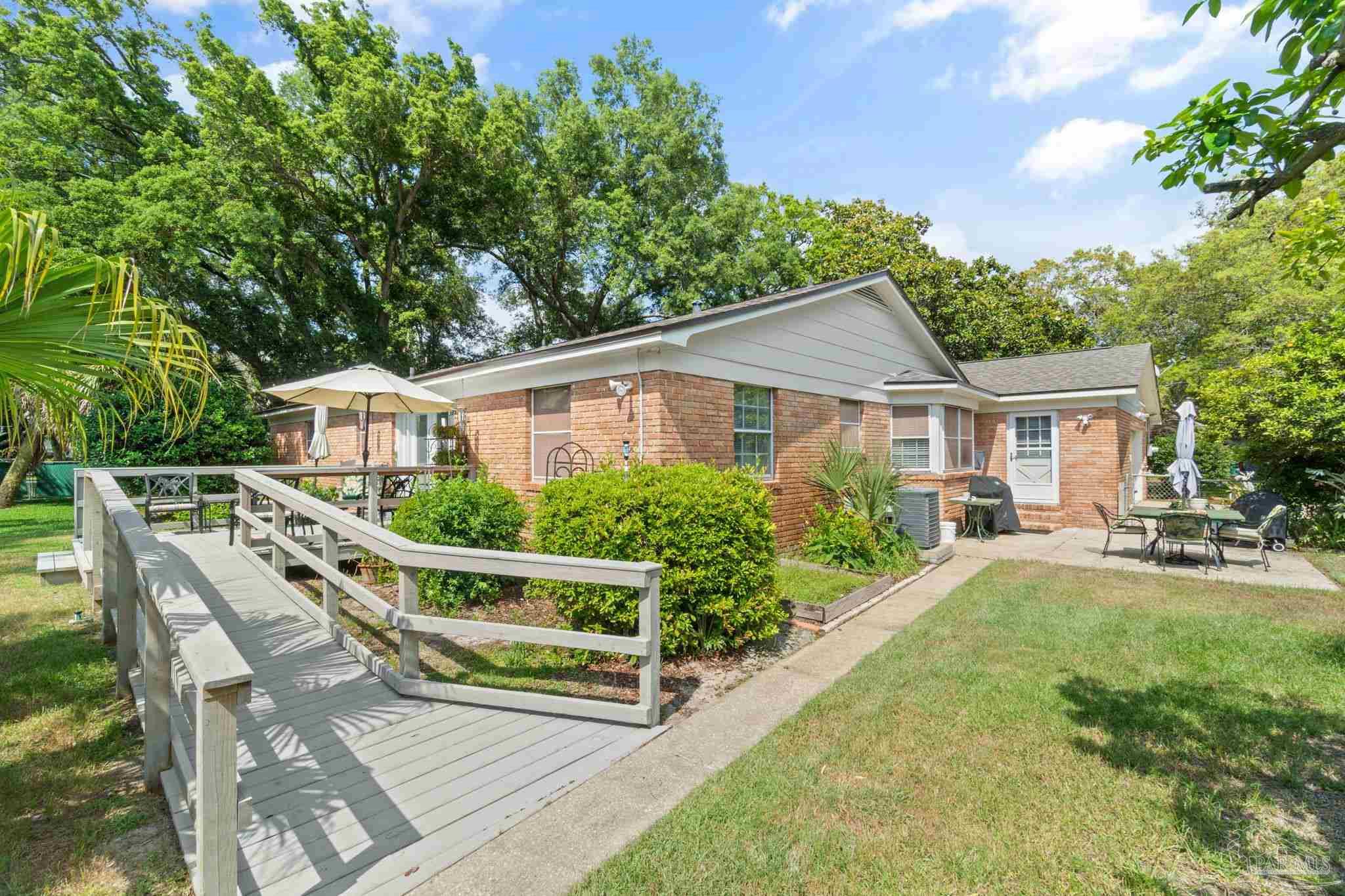 207 Pinetree Dr