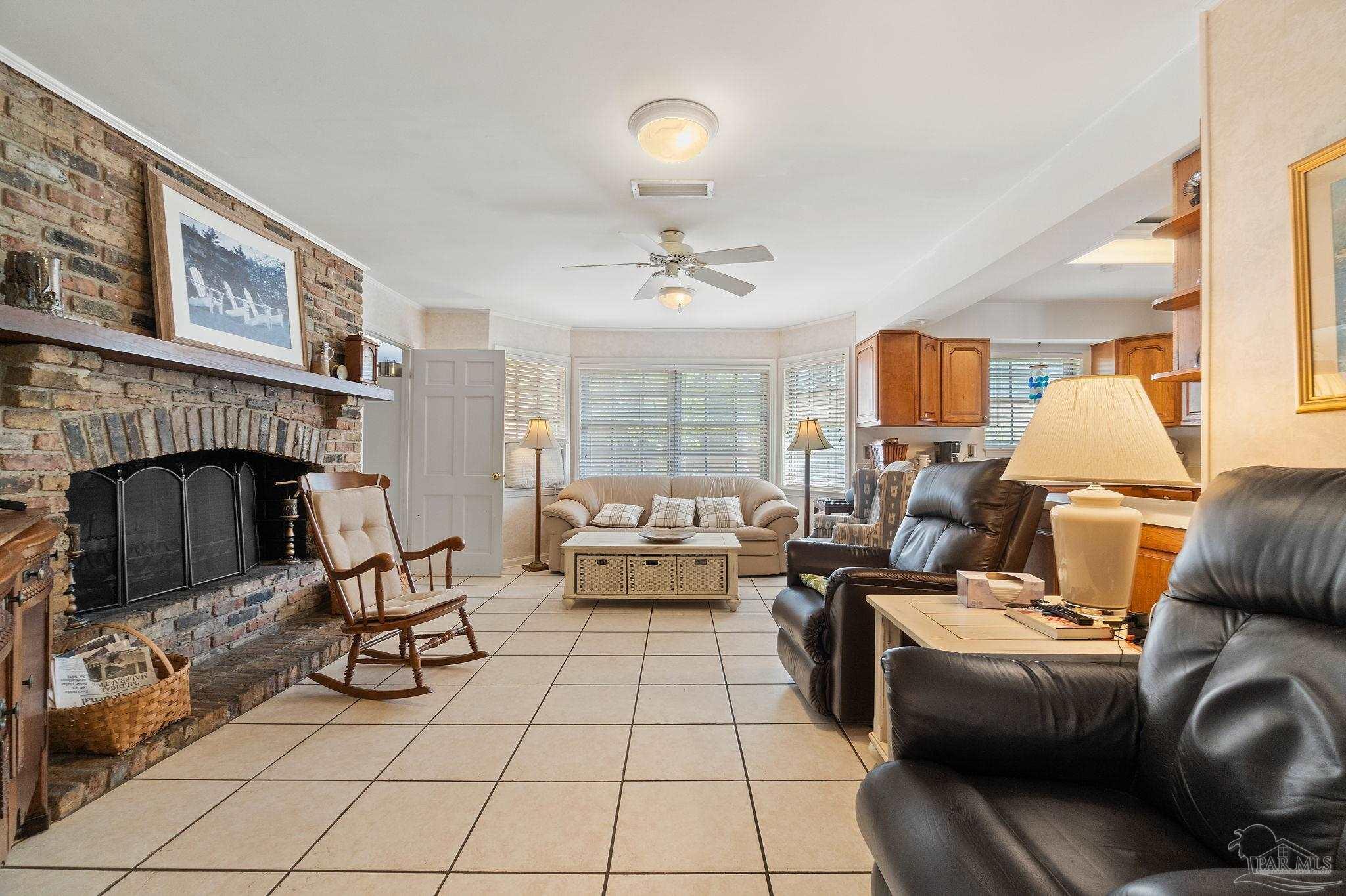 207 Pinetree Dr