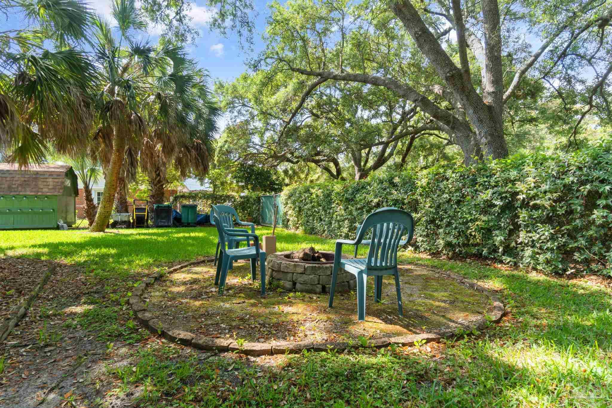 207 Pinetree Dr