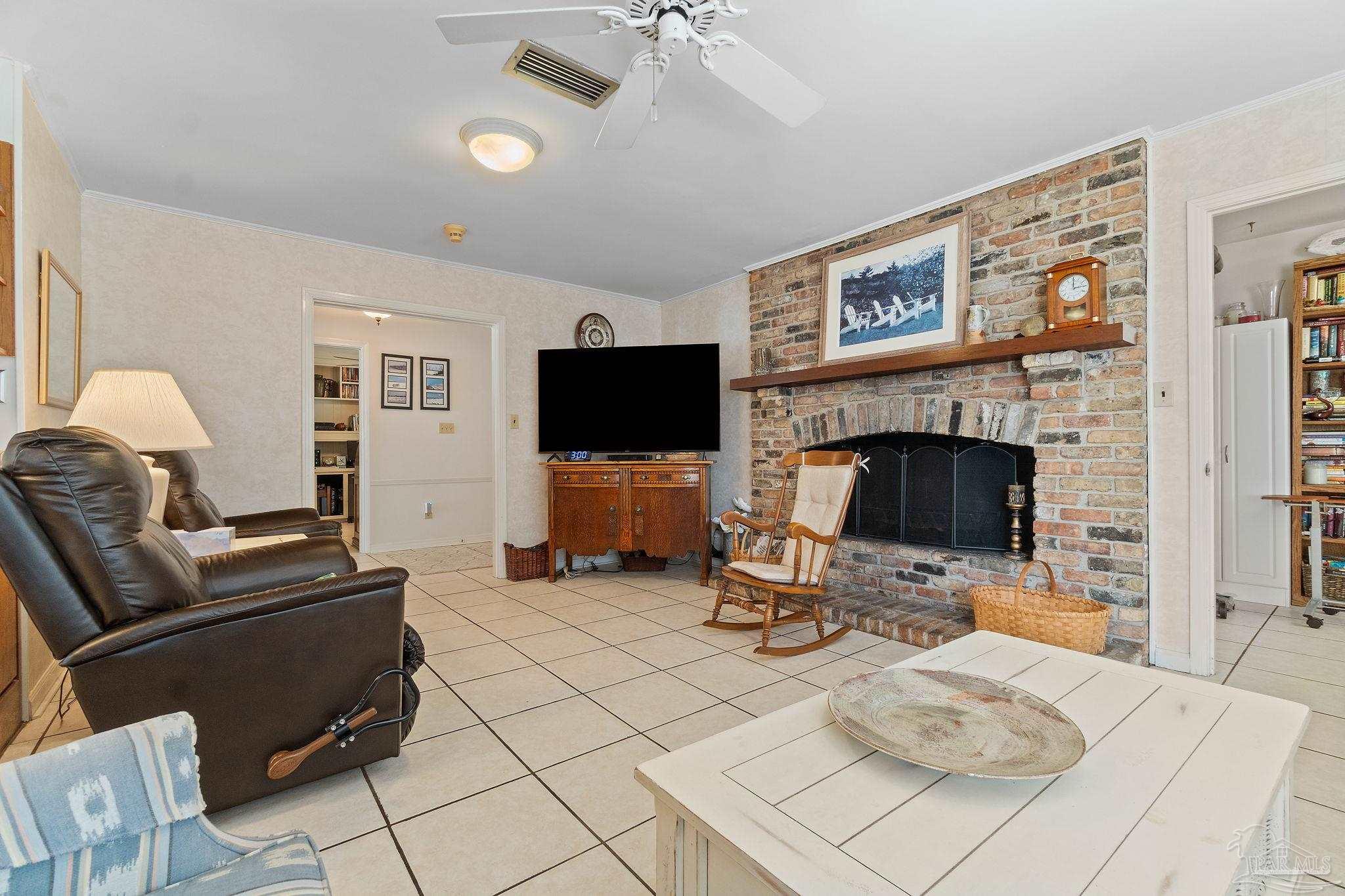 207 Pinetree Dr