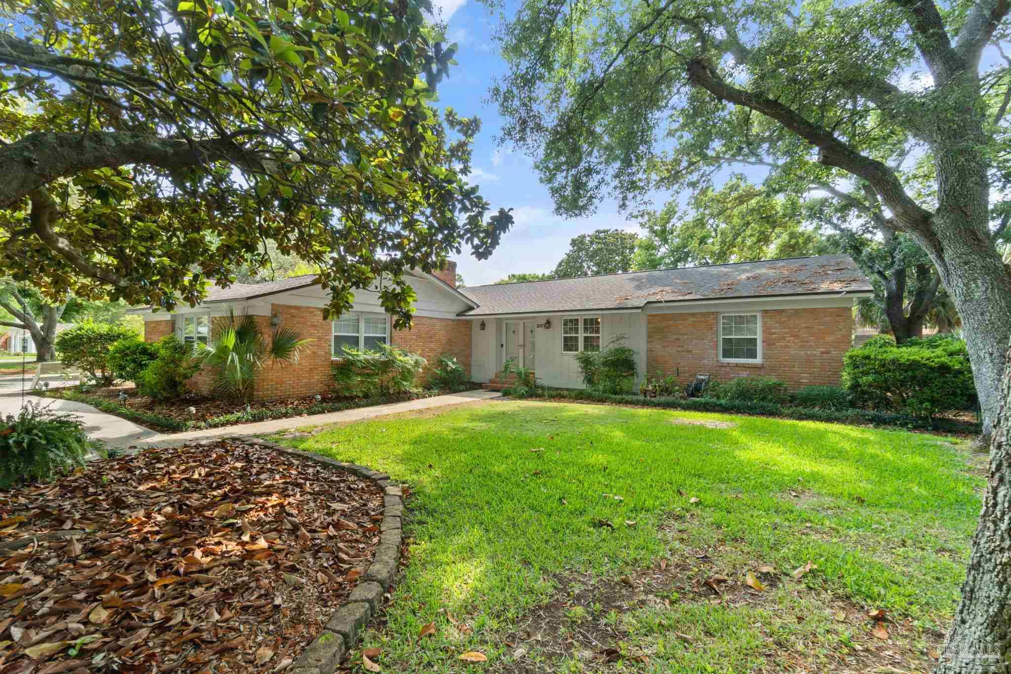 207 Pinetree Dr