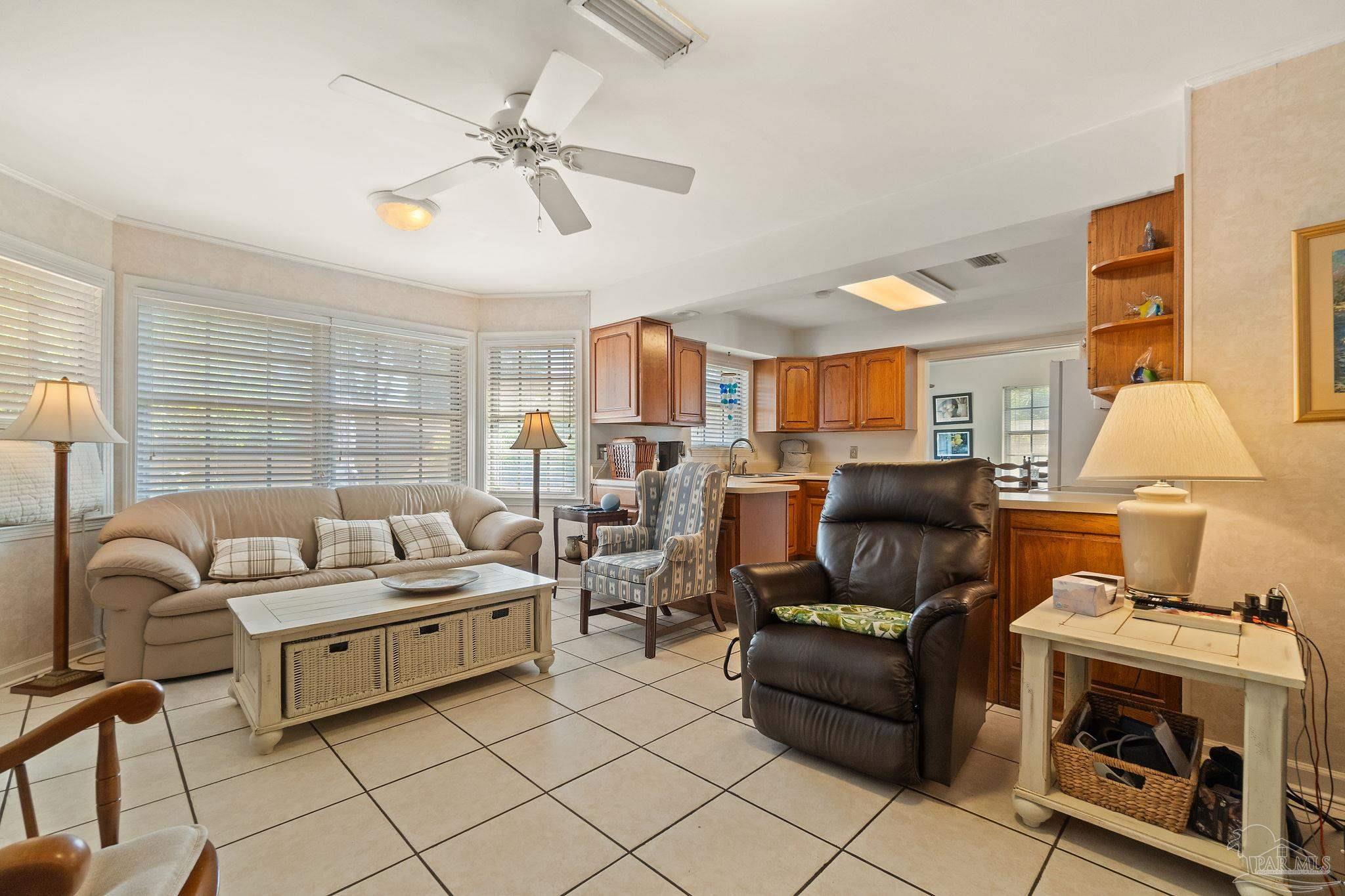 207 Pinetree Dr