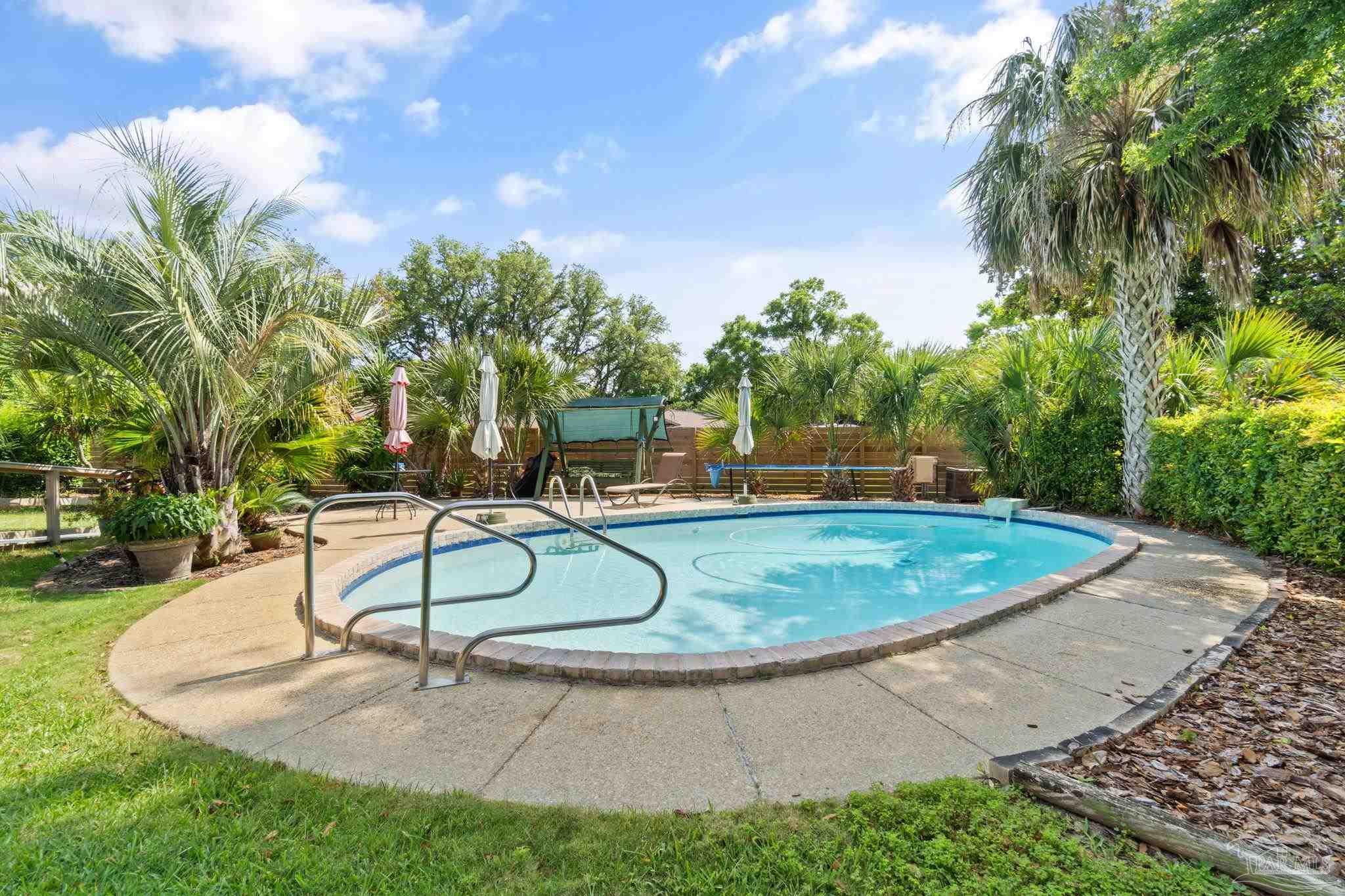 207 Pinetree Dr