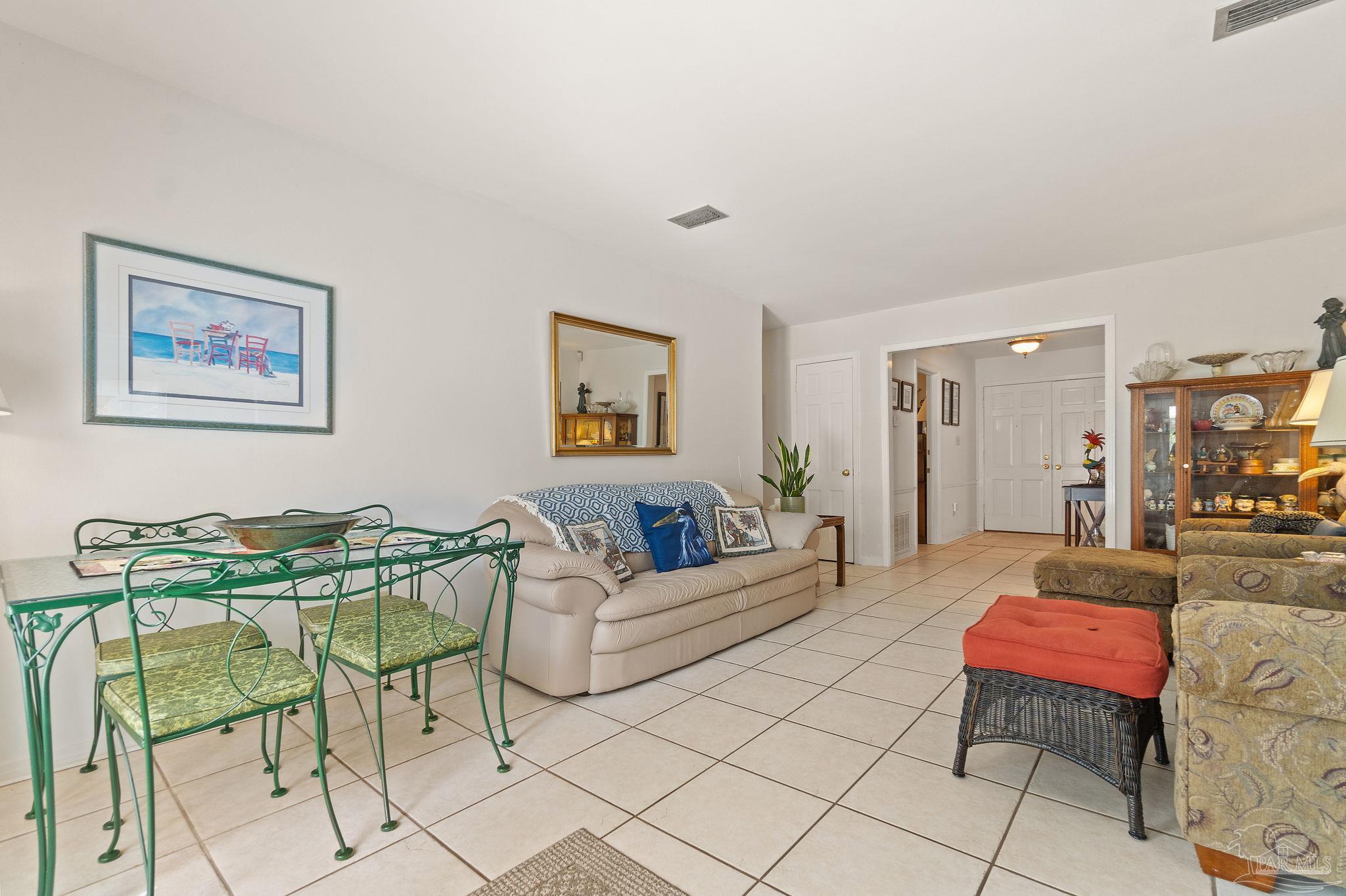 207 Pinetree Dr