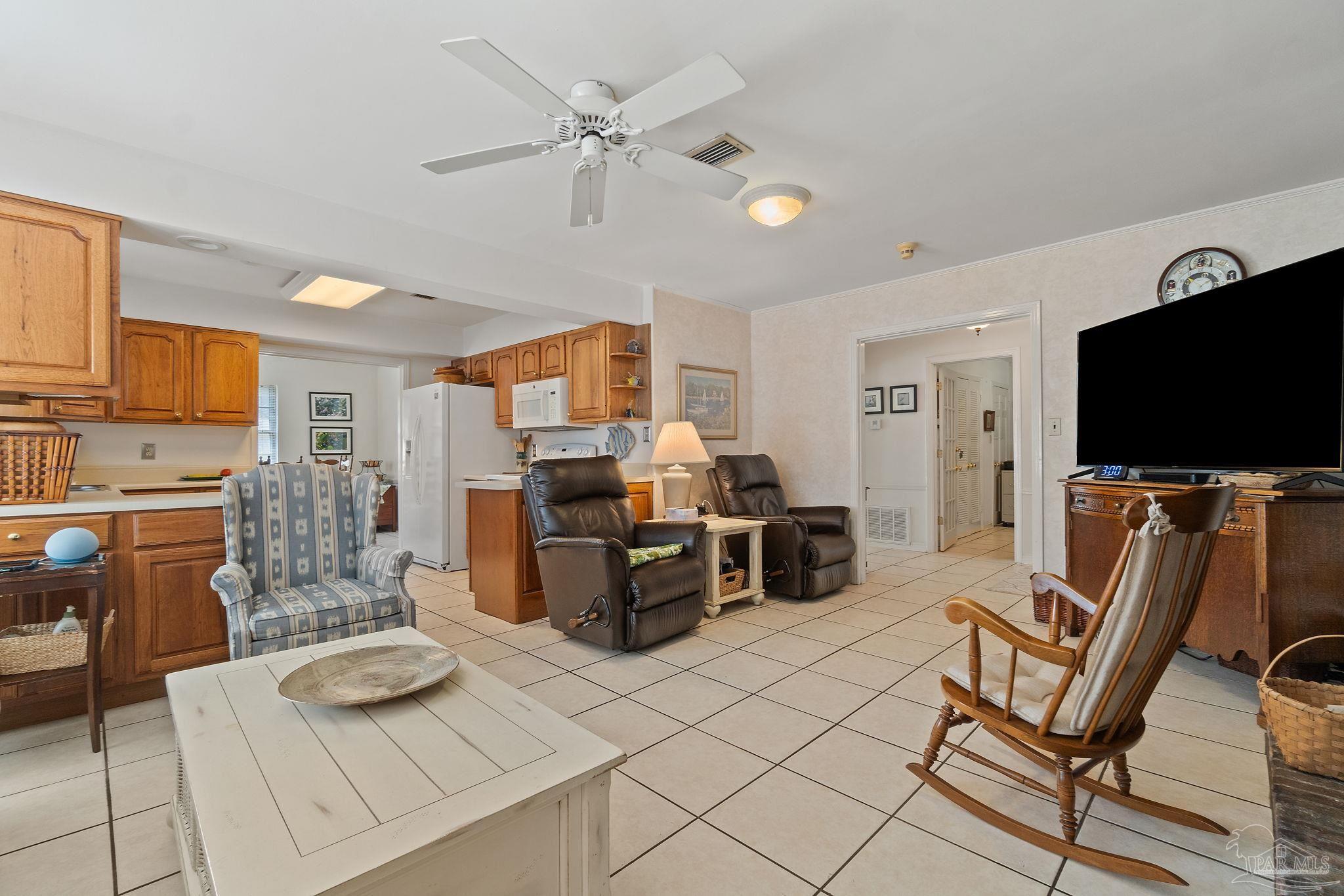 207 Pinetree Dr