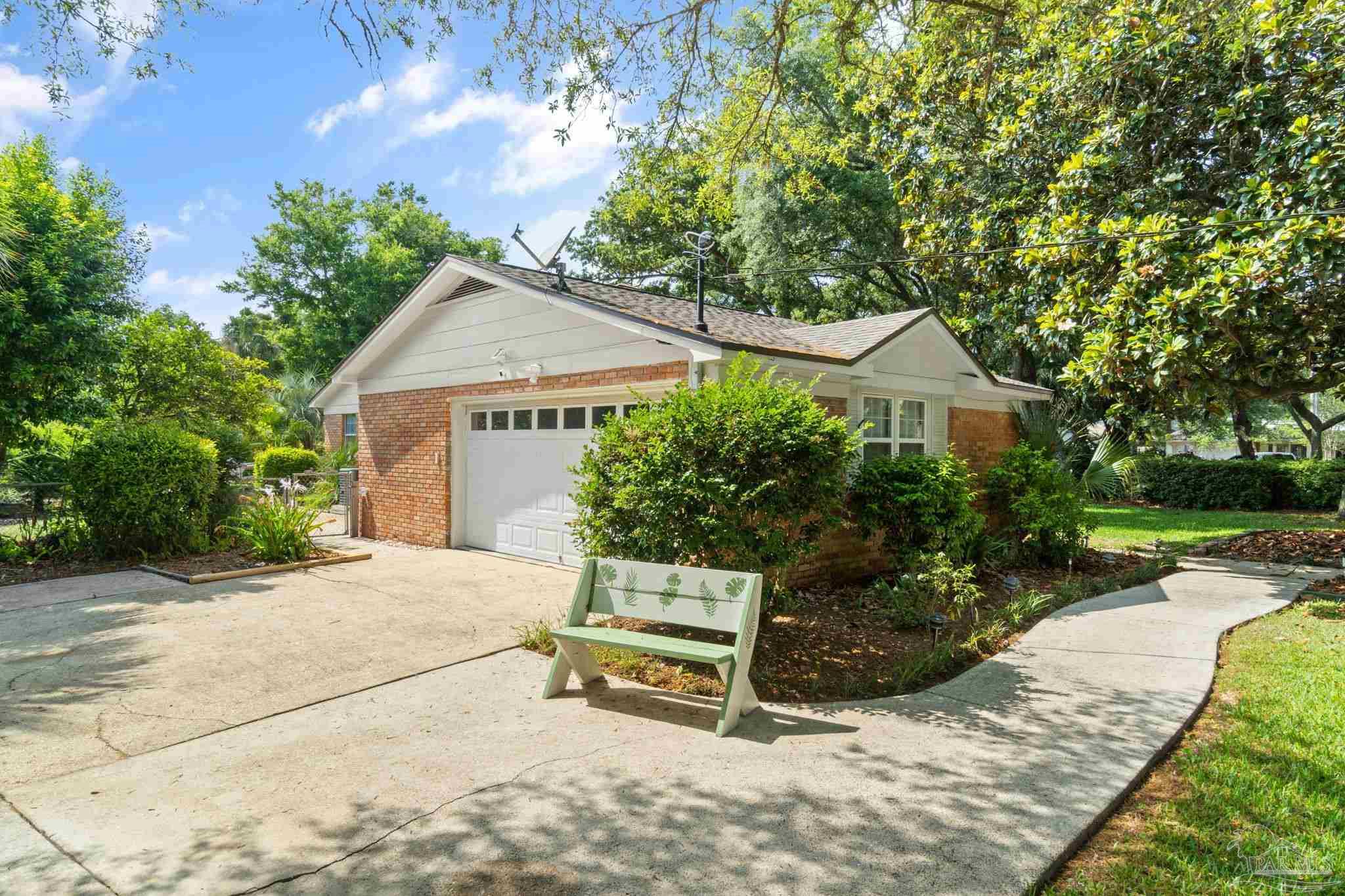 207 Pinetree Dr
