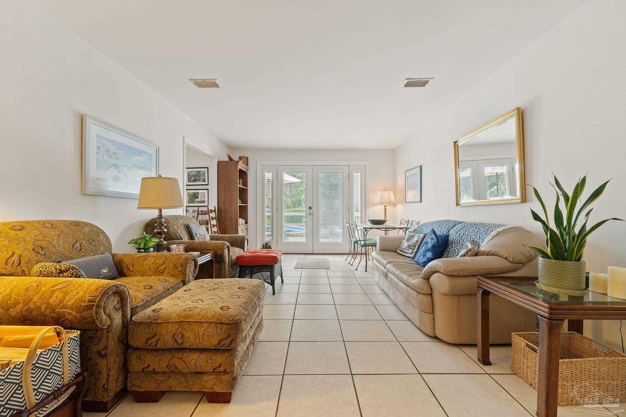 207 Pinetree Dr