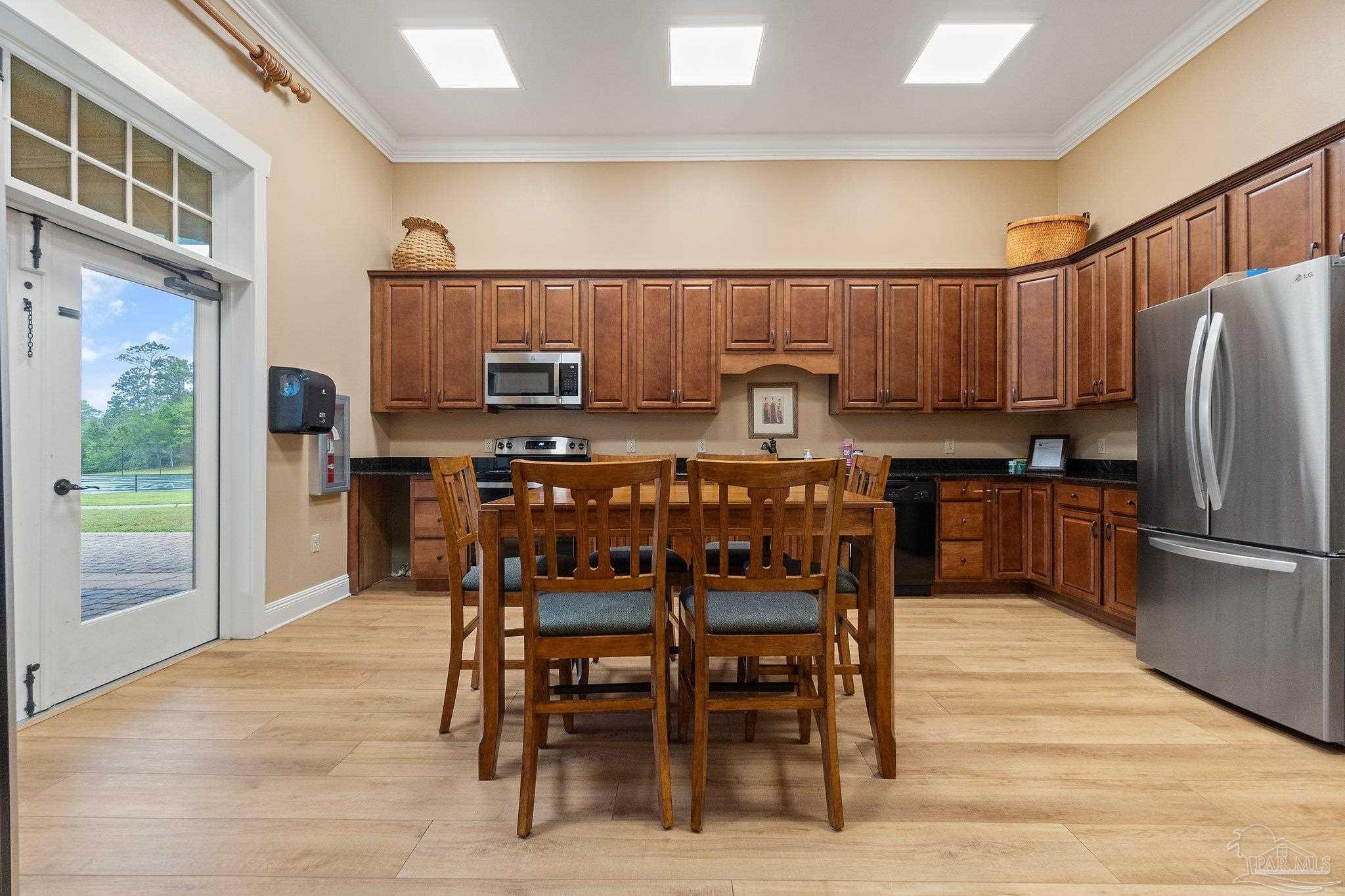 5754 Sparkleberry Ln