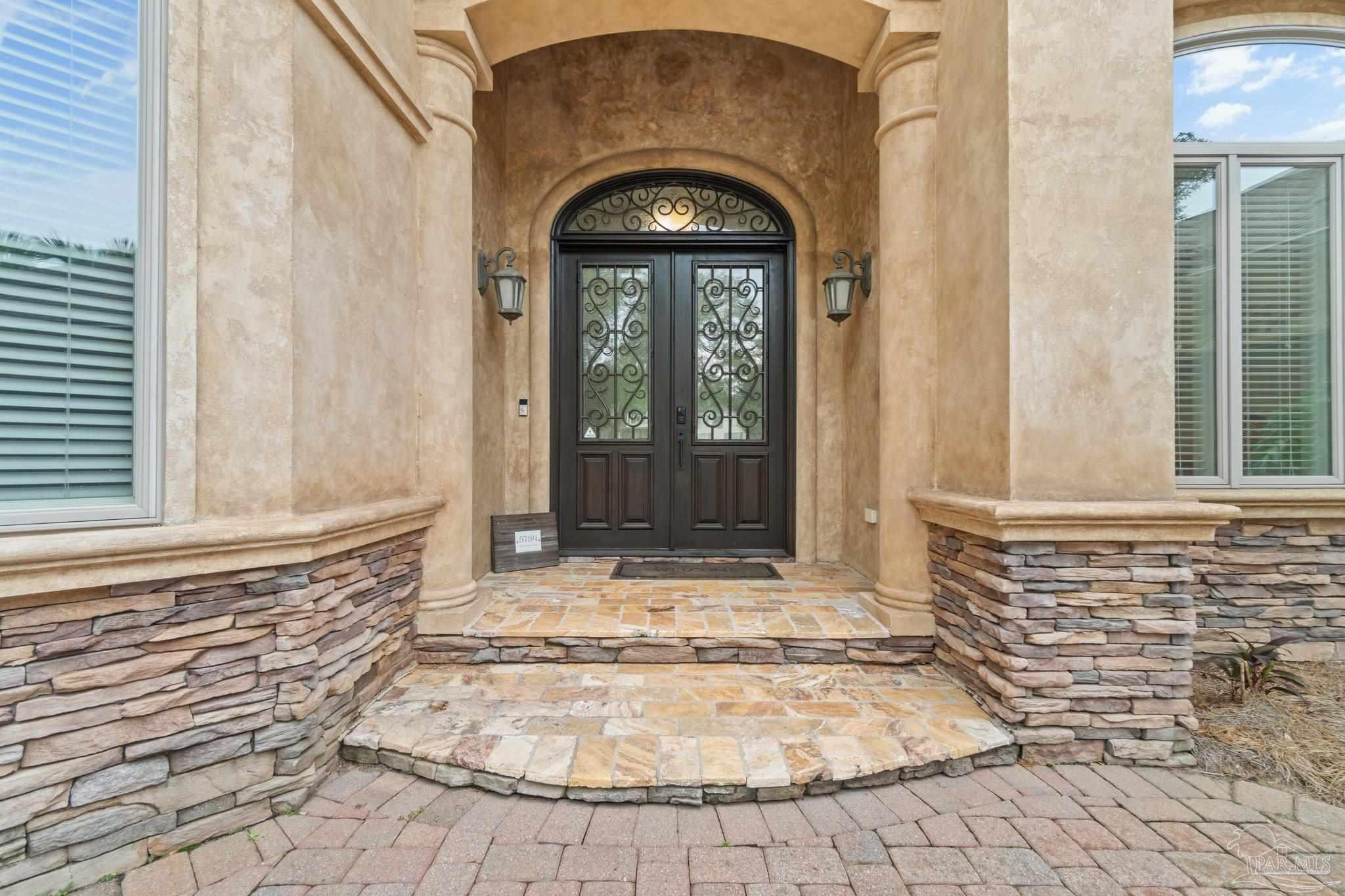 5754 Sparkleberry Ln