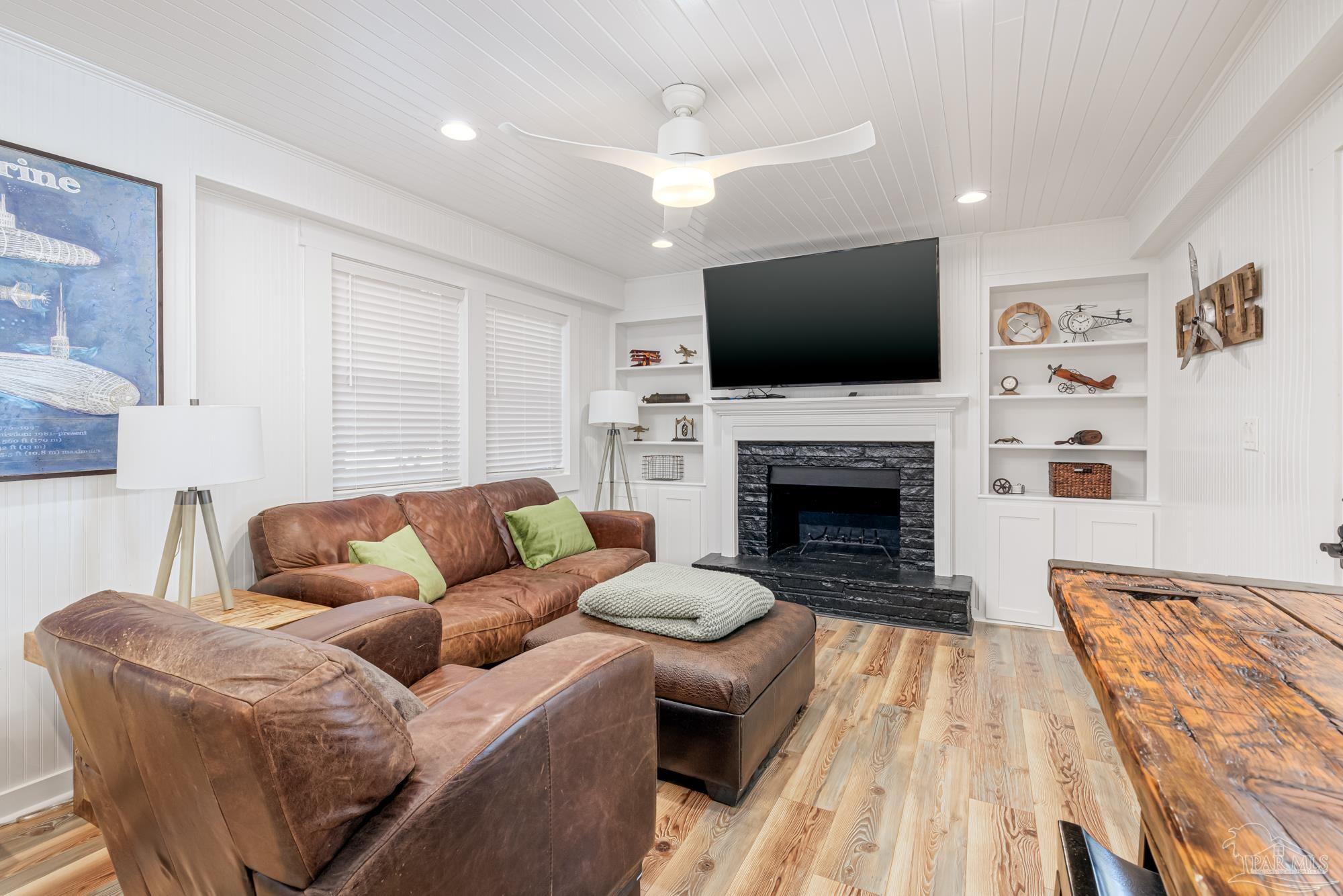 2626 Whaley Ave