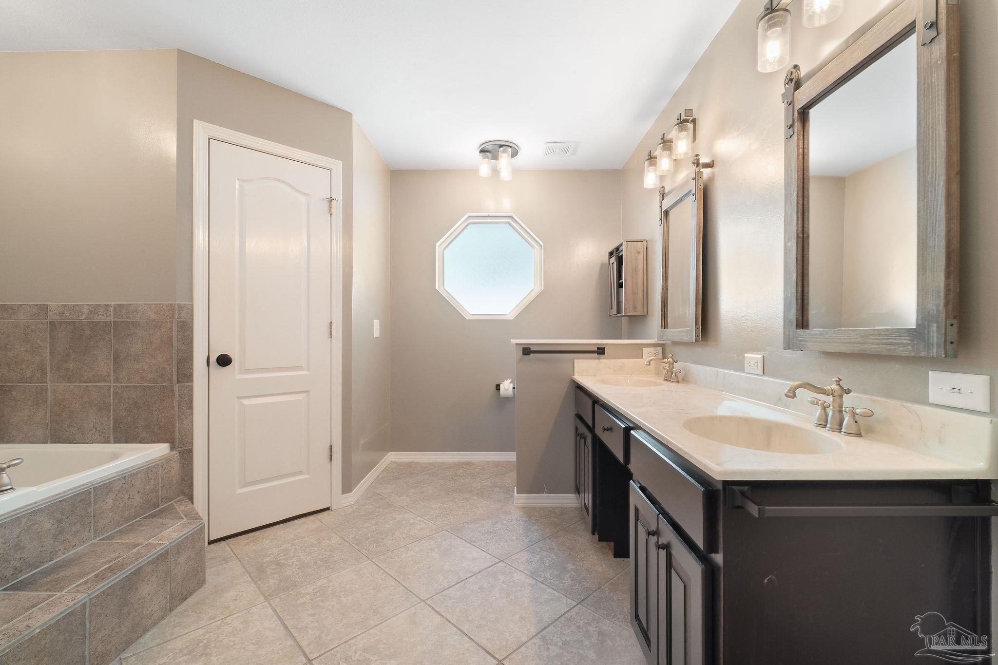 1218 Brad Thomas Dr