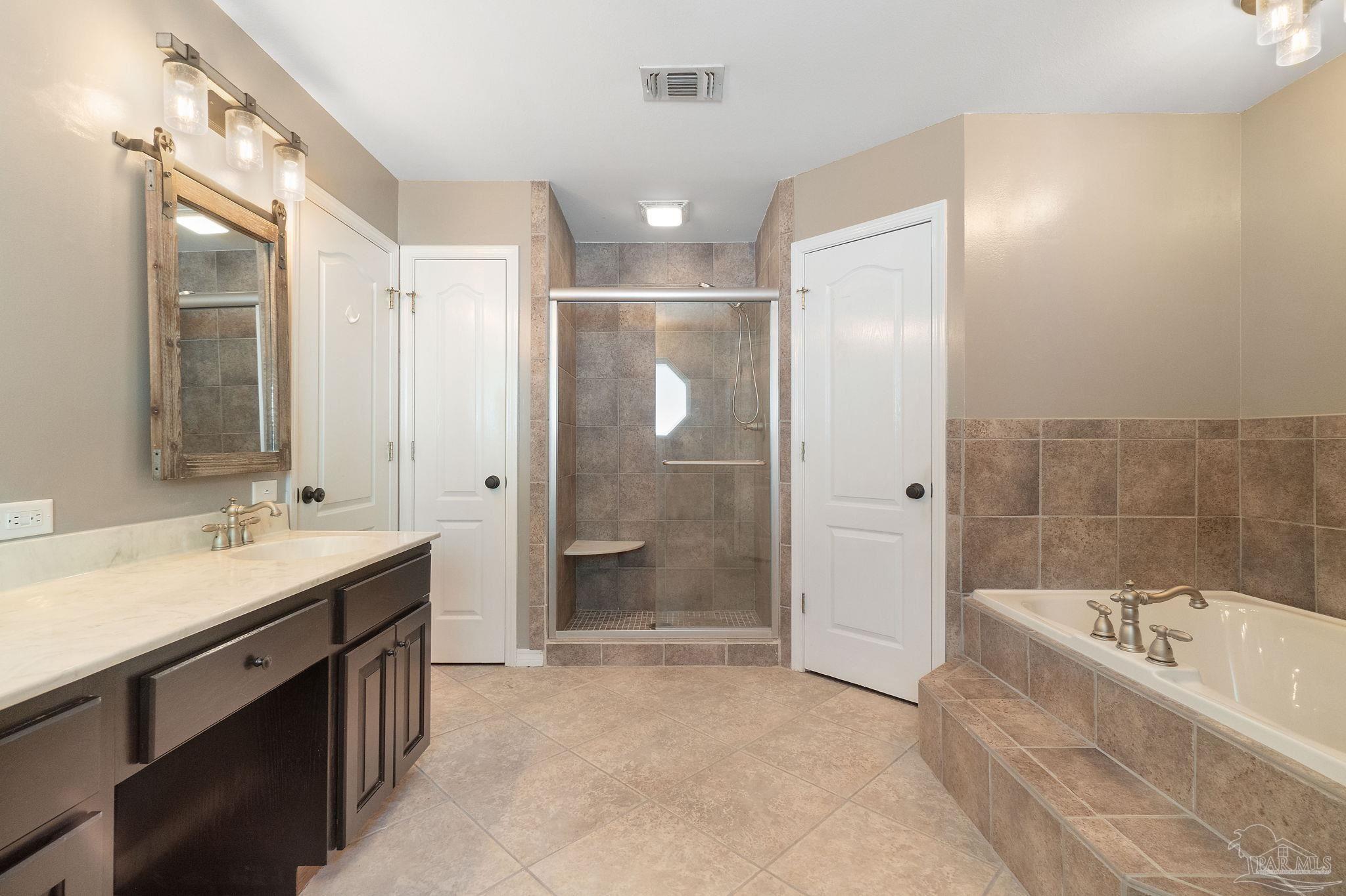 1218 Brad Thomas Dr