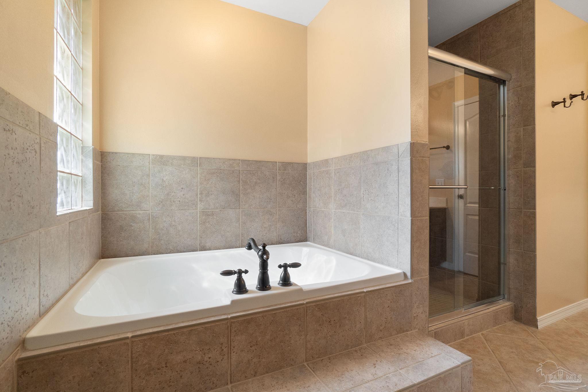 1218 Brad Thomas Dr