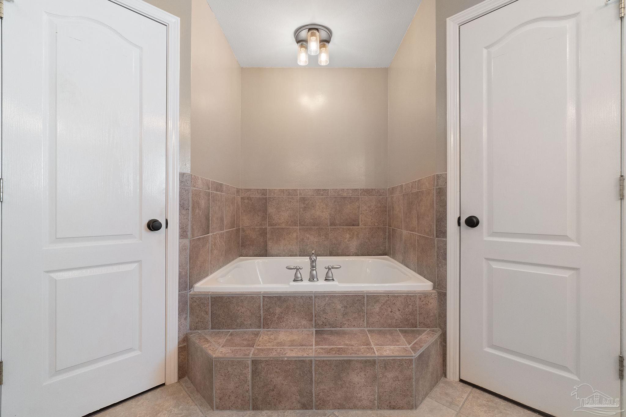 1218 Brad Thomas Dr