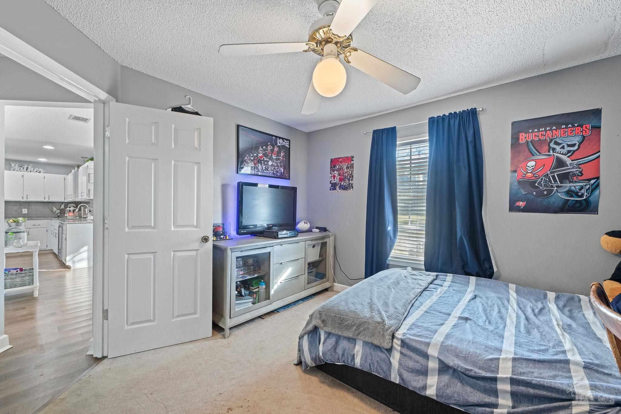 703 Meadowview Ln