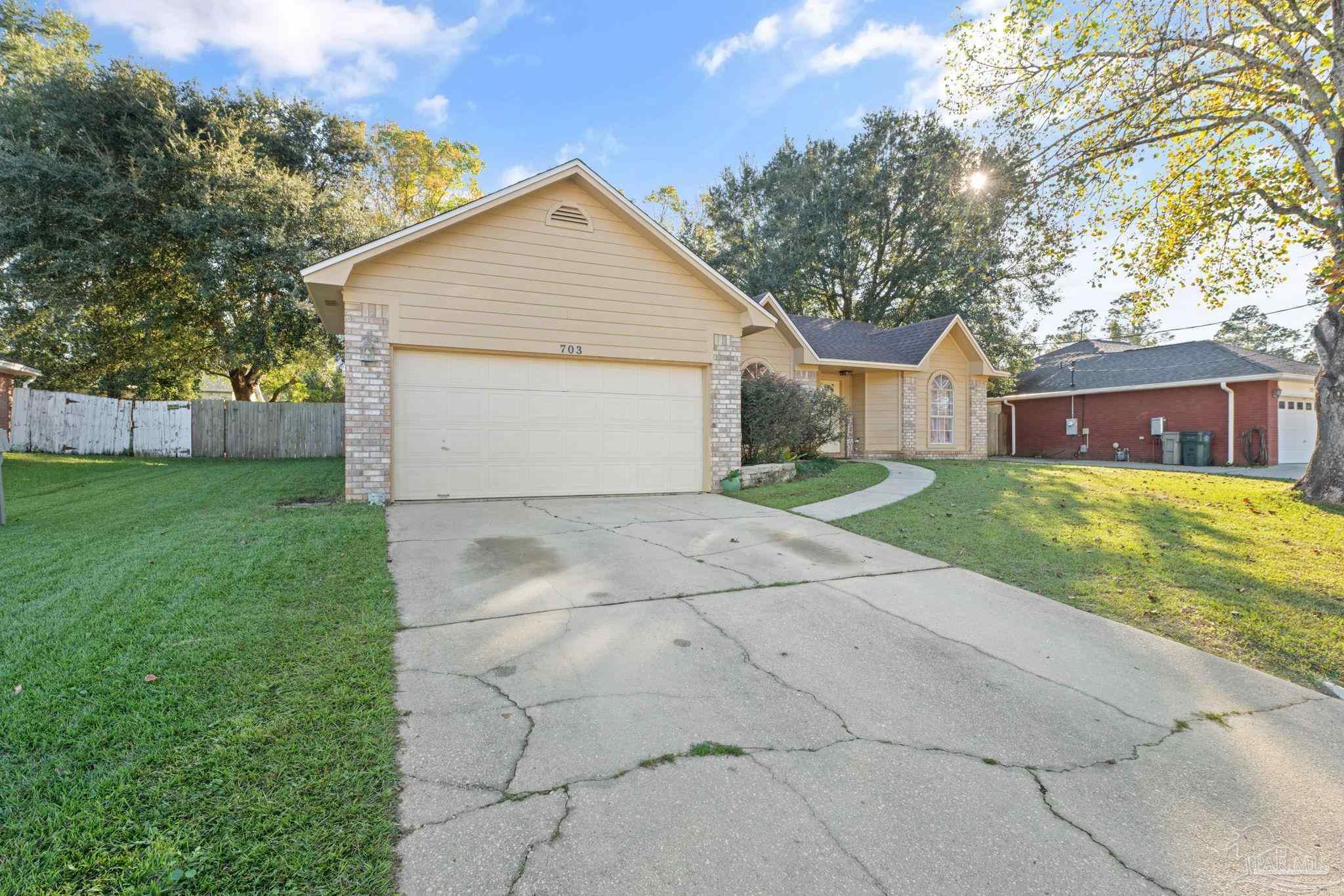 703 Meadowview Ln