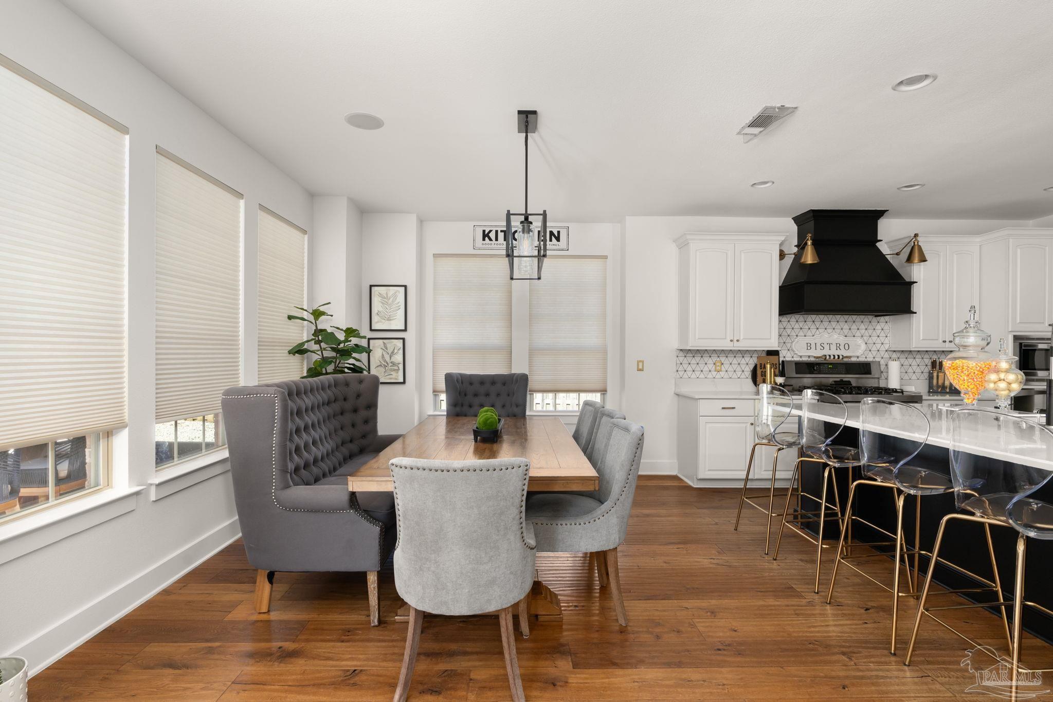8402 Foxtail Loop