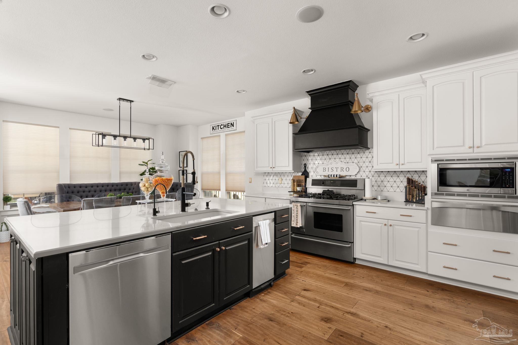 8402 Foxtail Loop