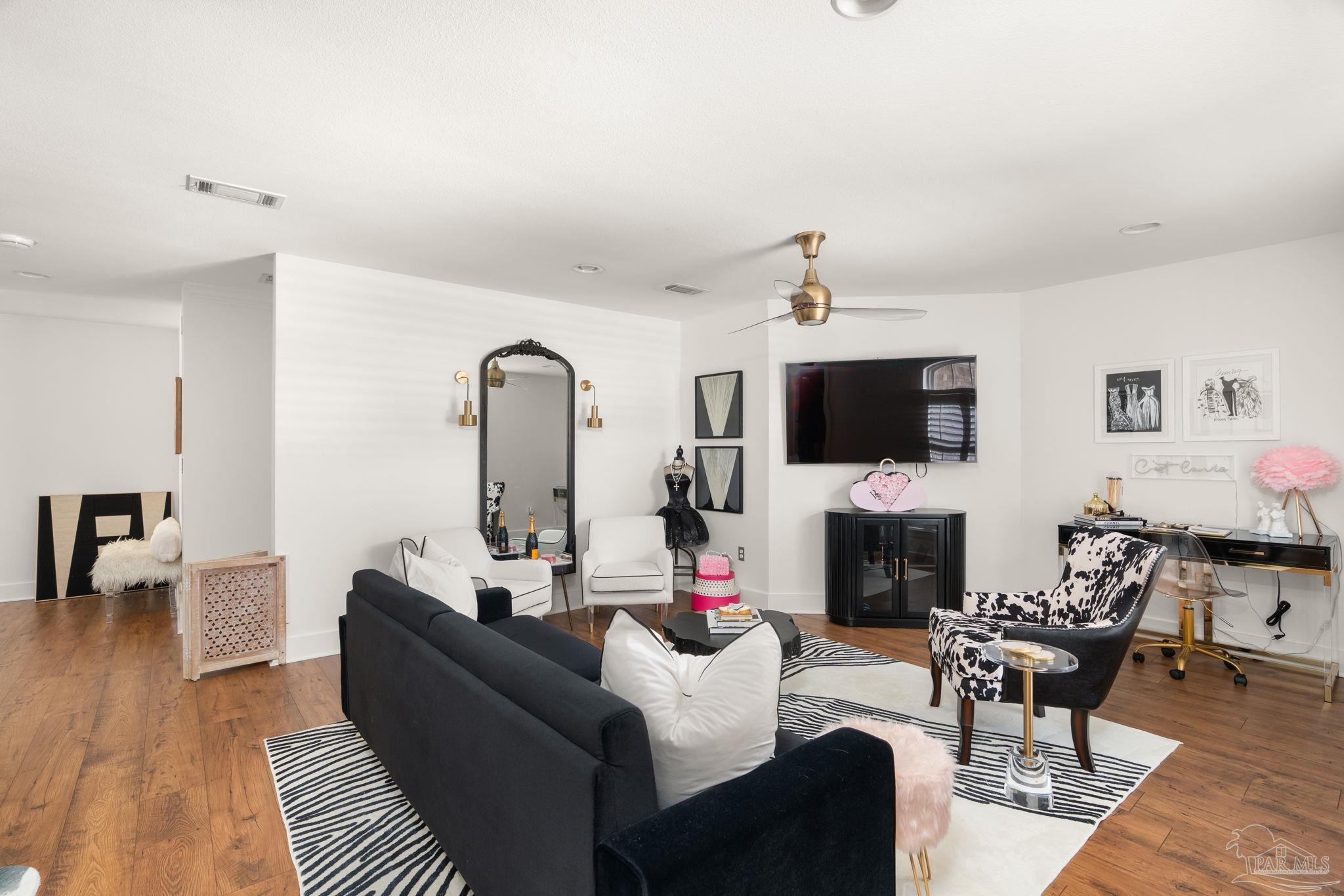 8402 Foxtail Loop