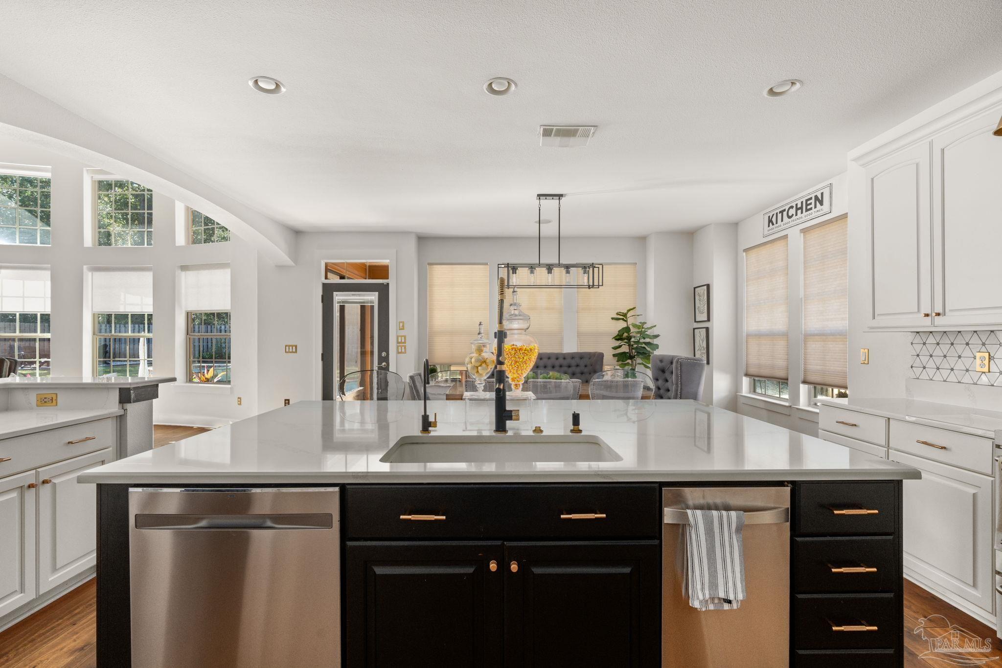 8402 Foxtail Loop