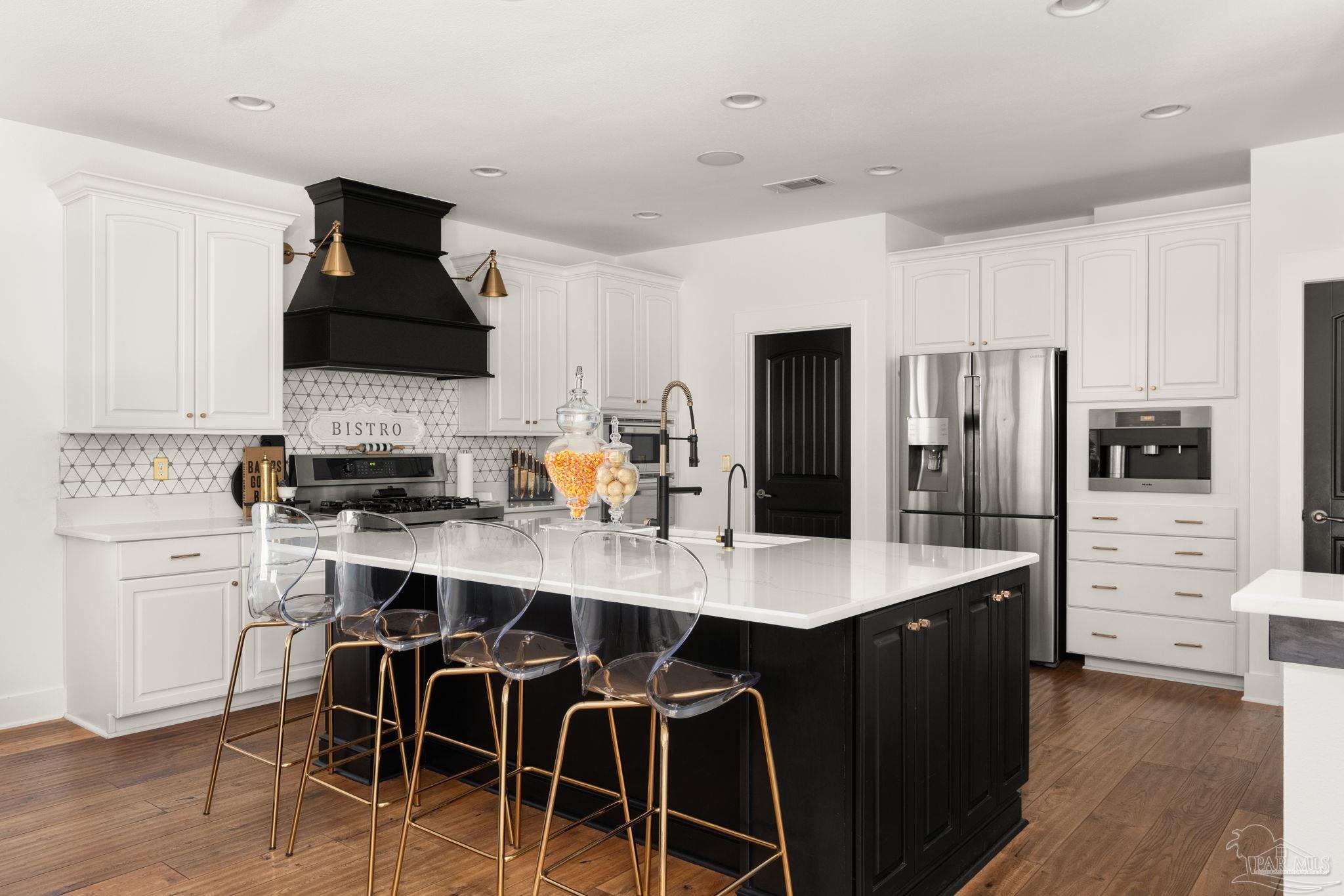 8402 Foxtail Loop