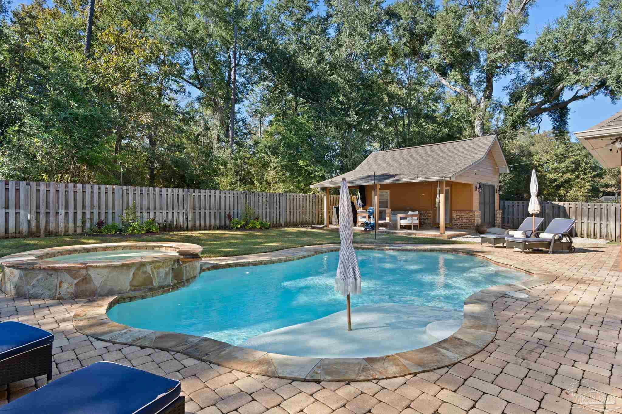 8402 Foxtail Loop