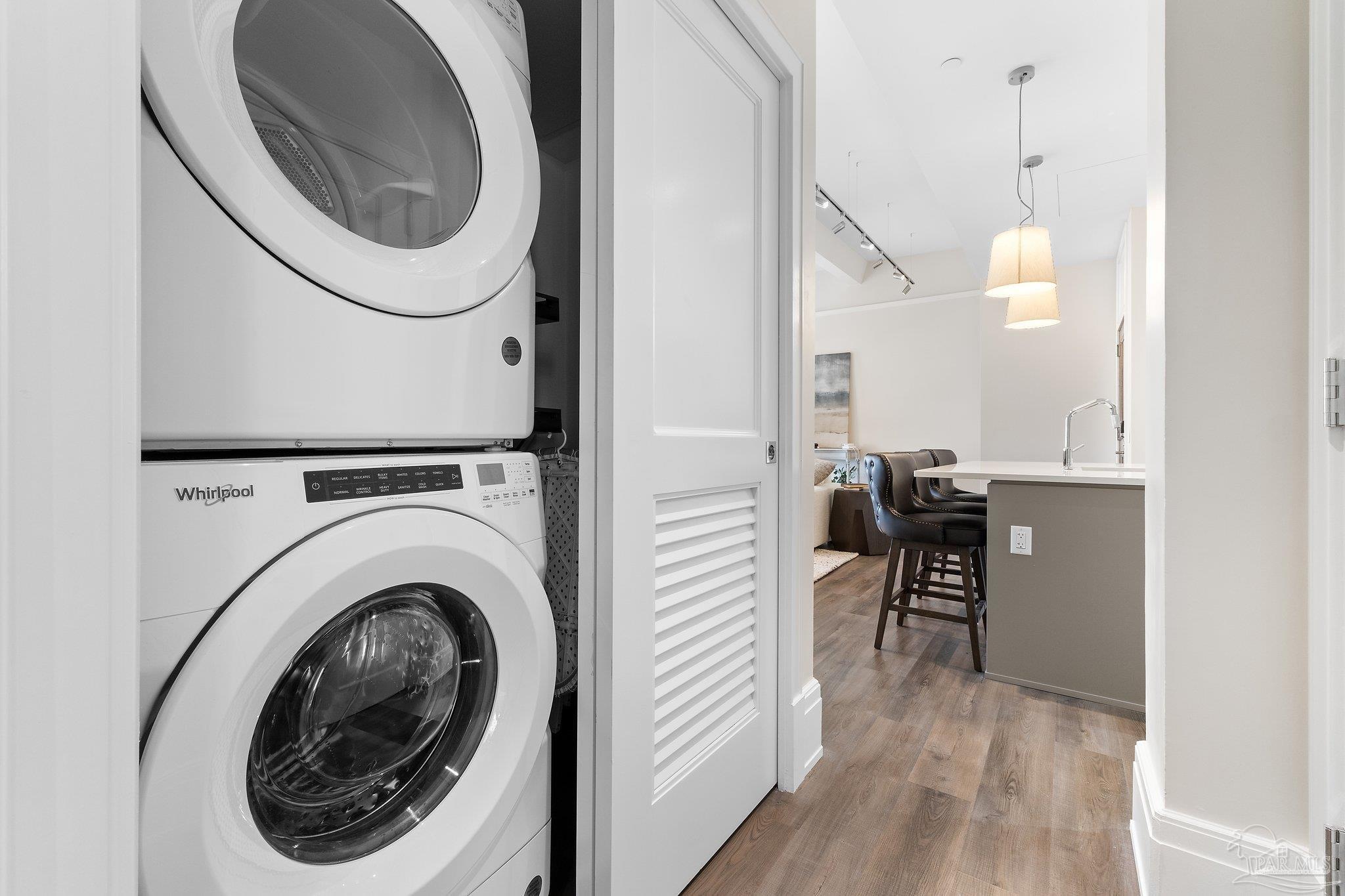 17 Palafox Pl # 305