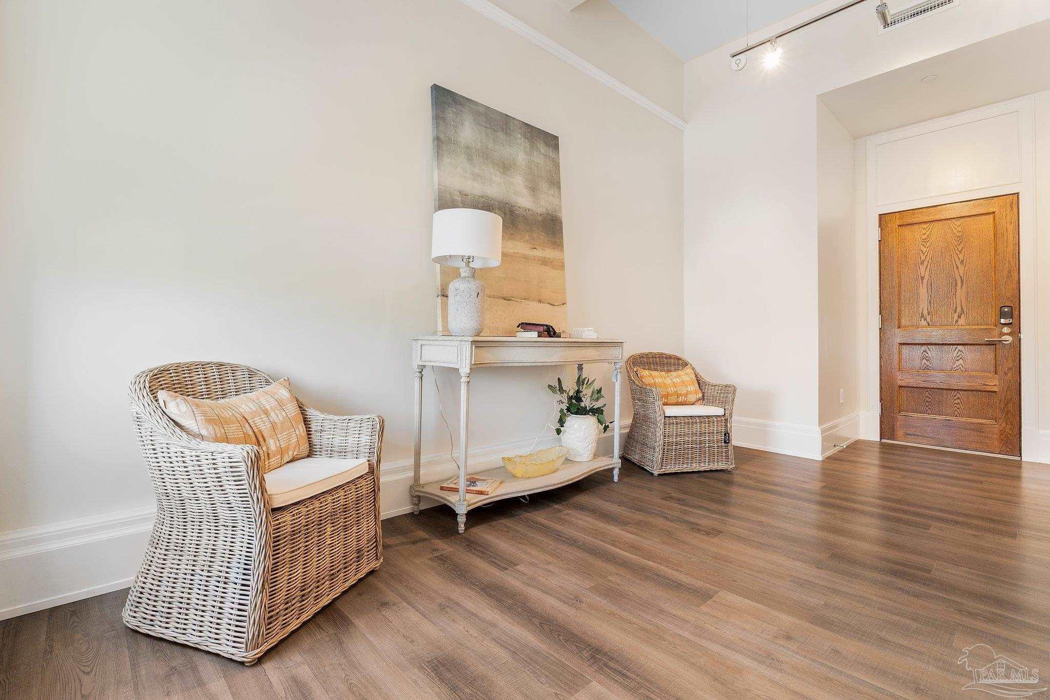 17 Palafox Pl # 305