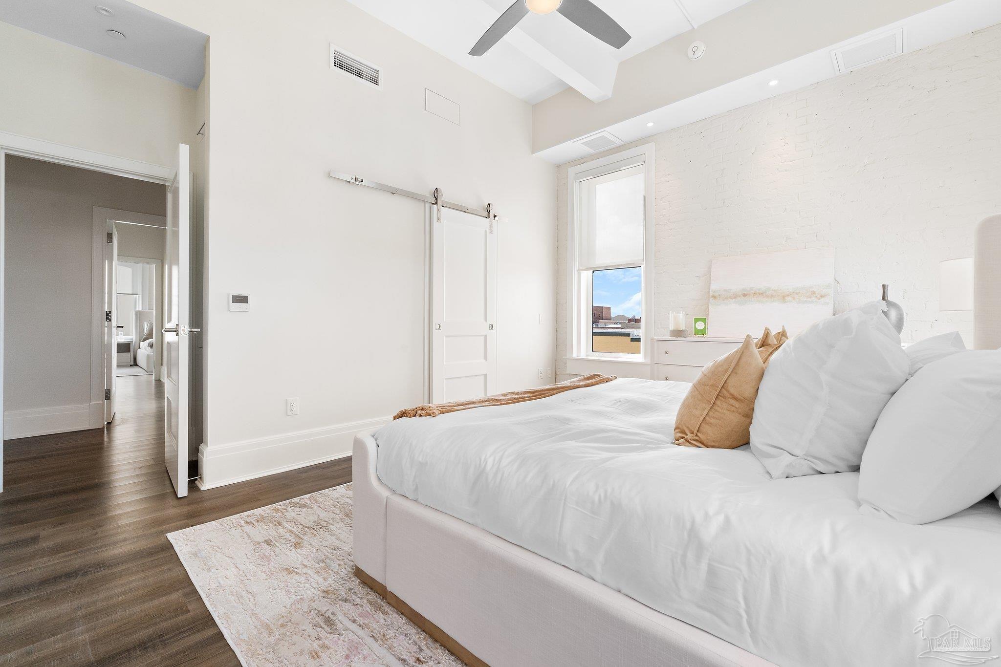 17 Palafox Pl # 305