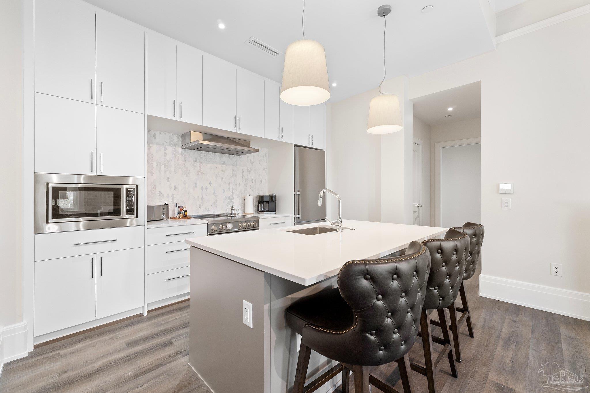 17 Palafox Pl # 305