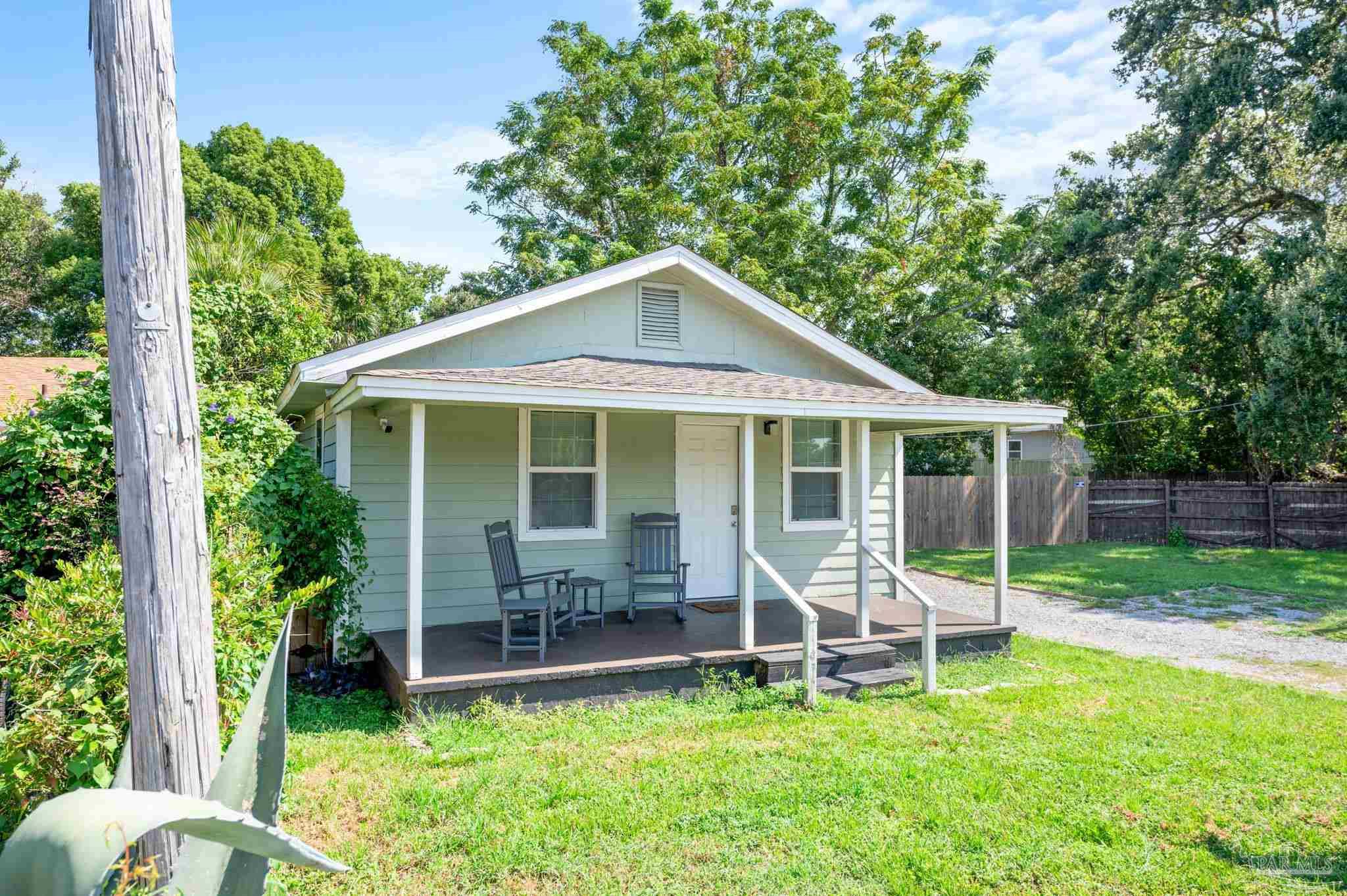 2002 W Gonzalez St