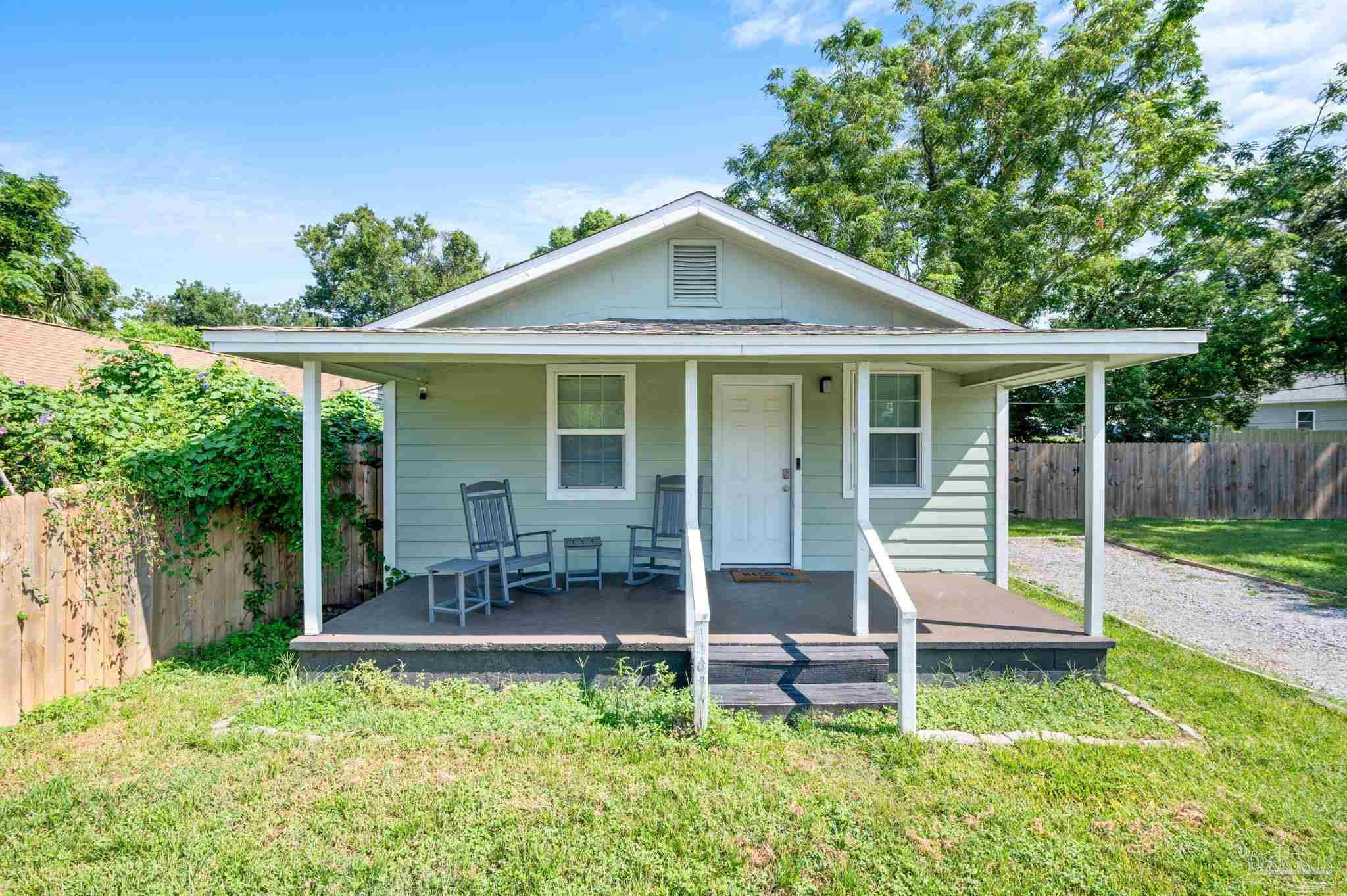2002 W Gonzalez St