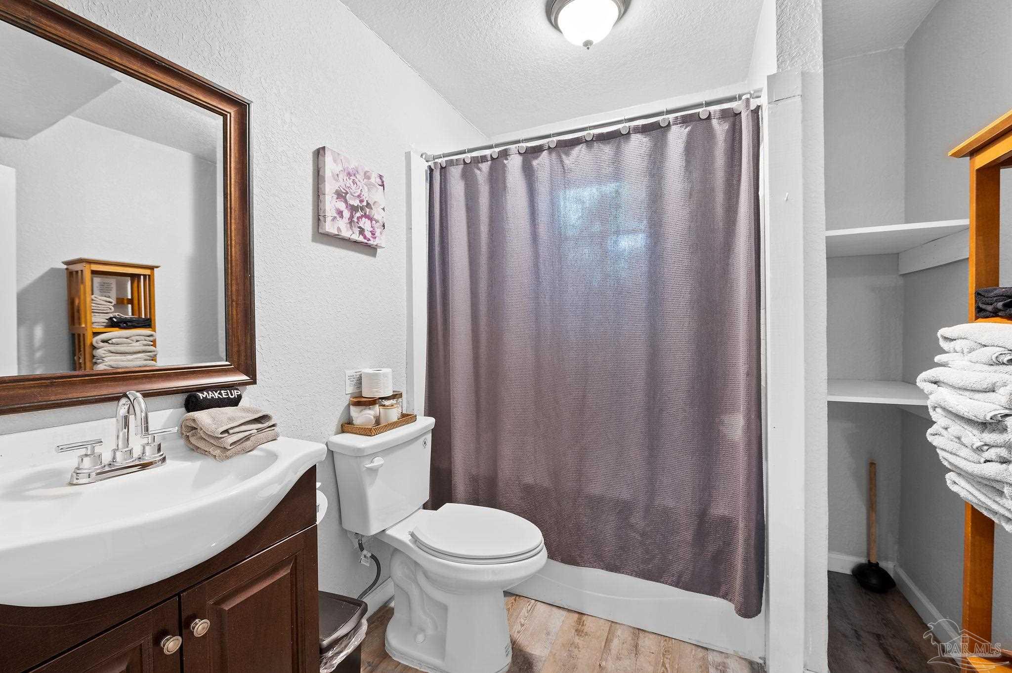 2002 W Gonzalez St