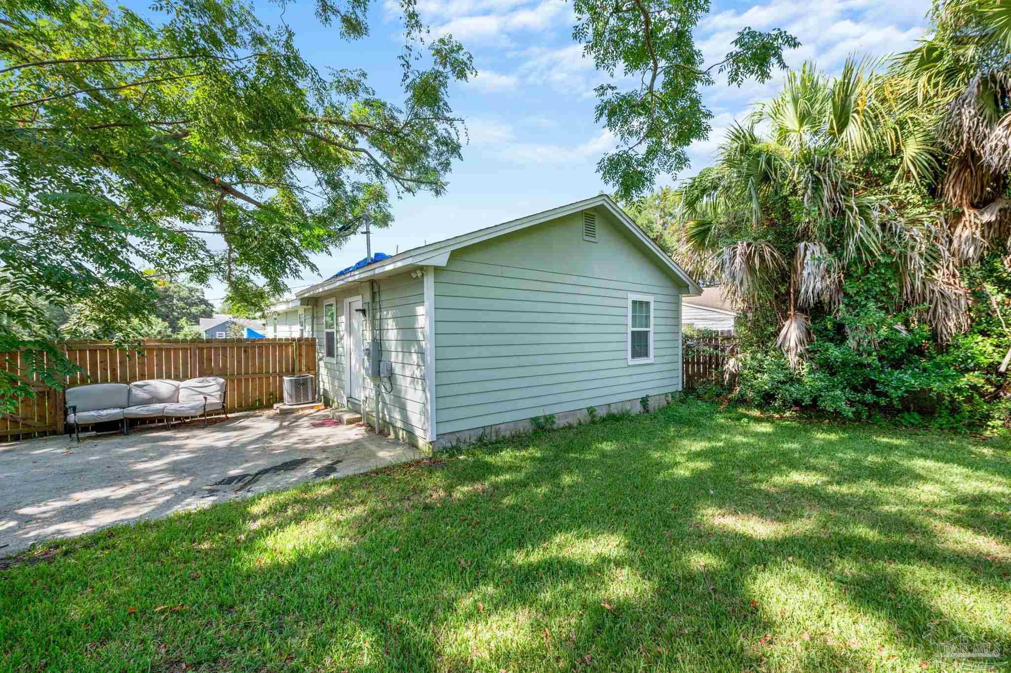 2002 W Gonzalez St