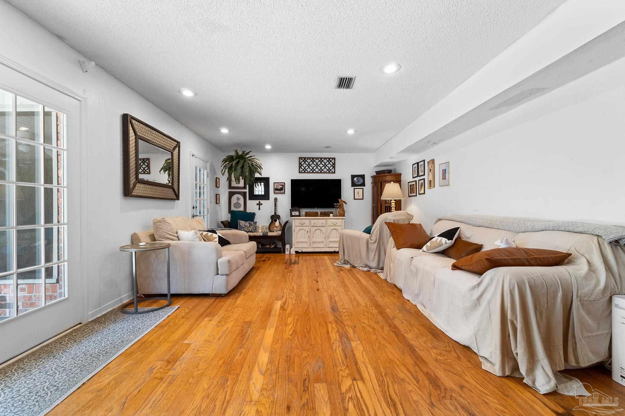 2900 Bayou Blvd