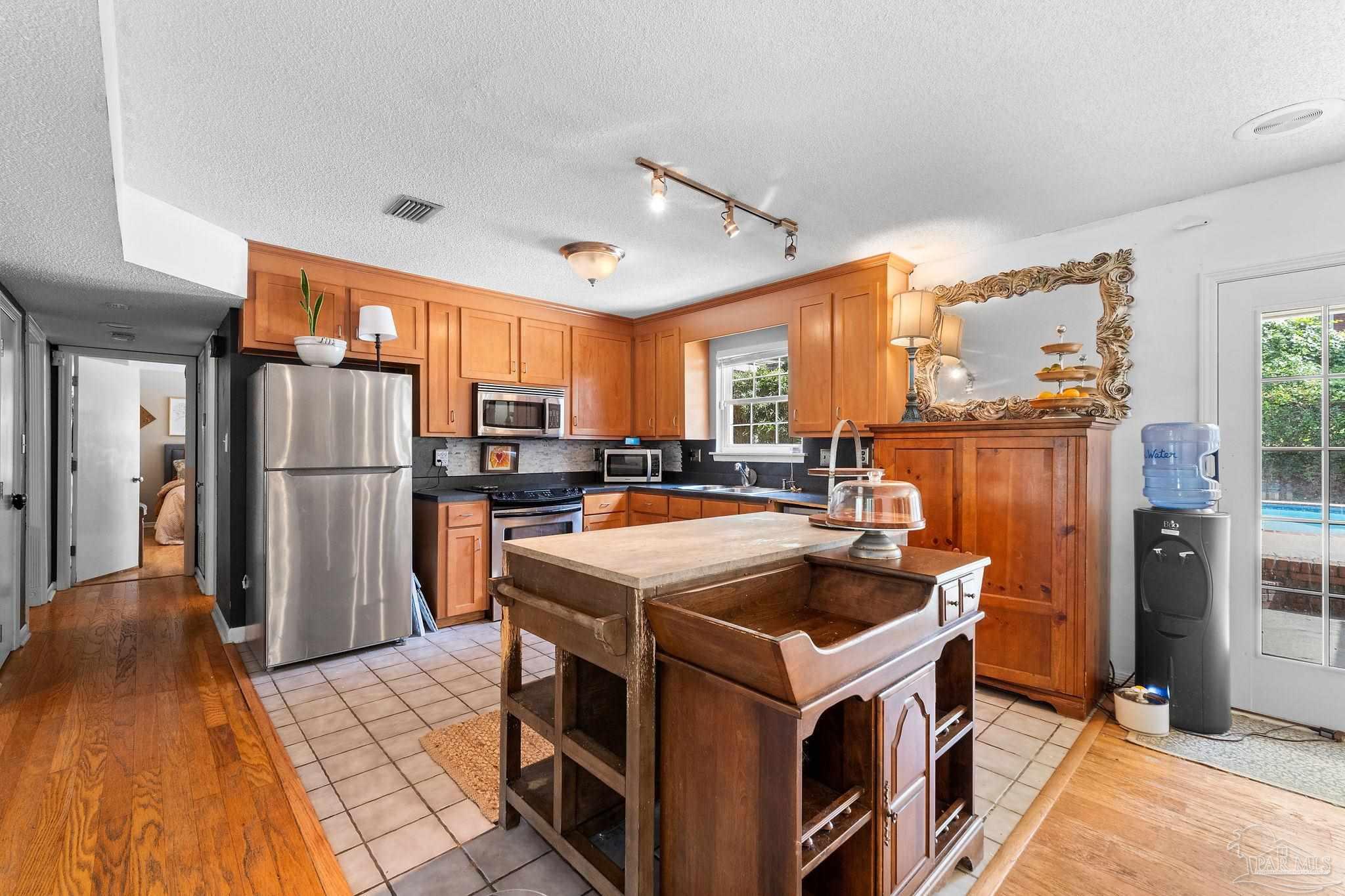 2900 Bayou Blvd