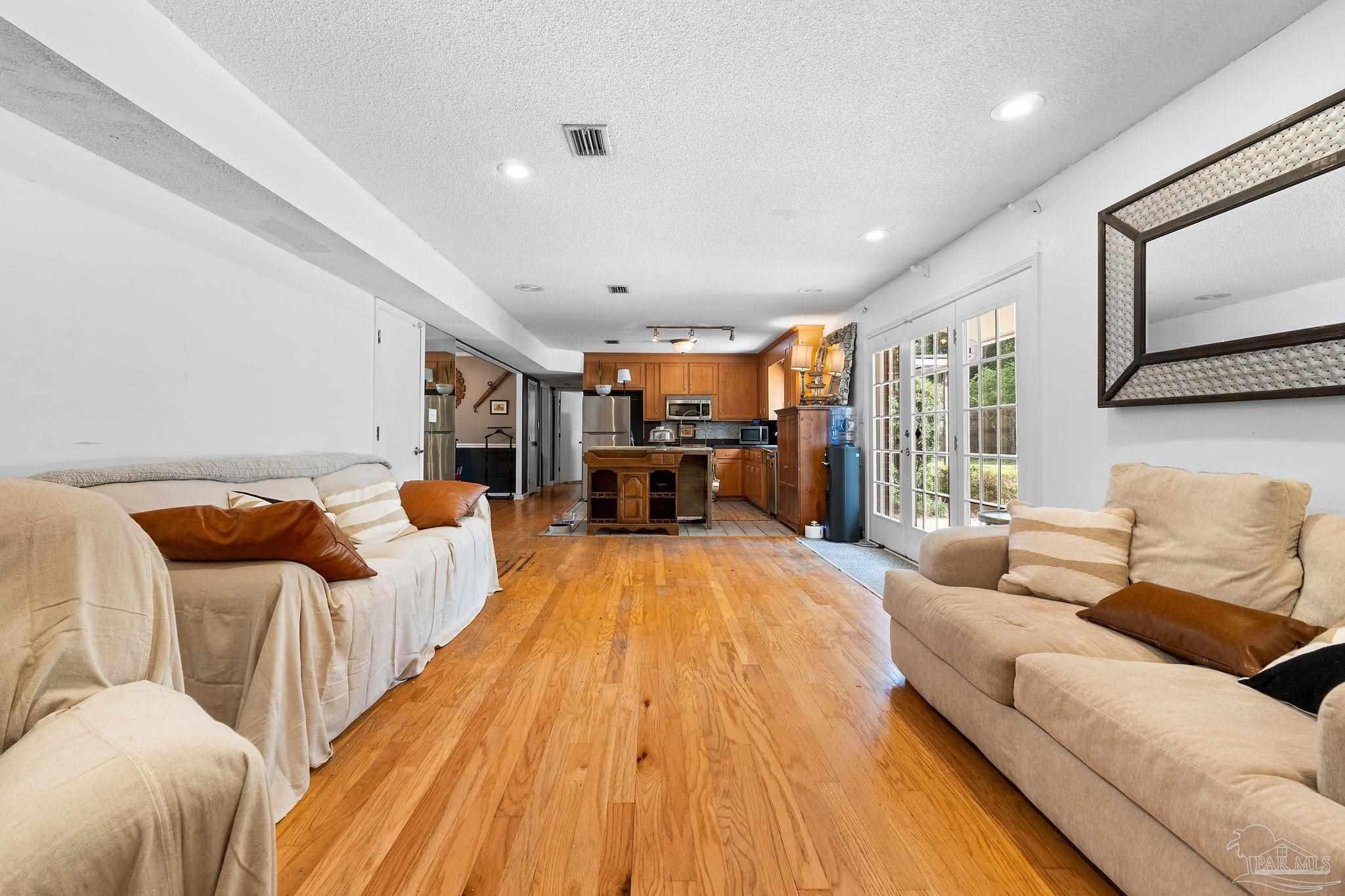 2900 Bayou Blvd