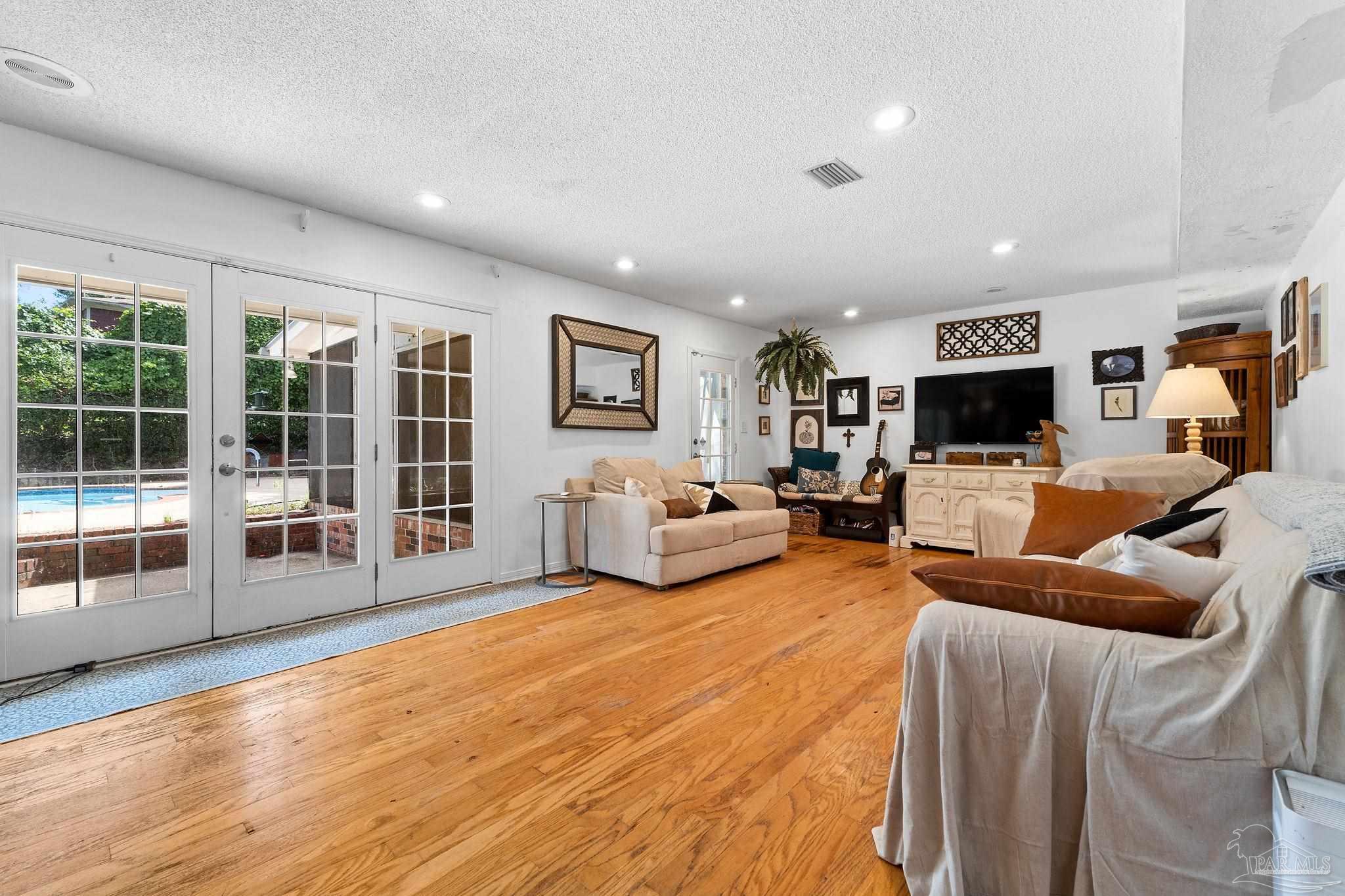 2900 Bayou Blvd