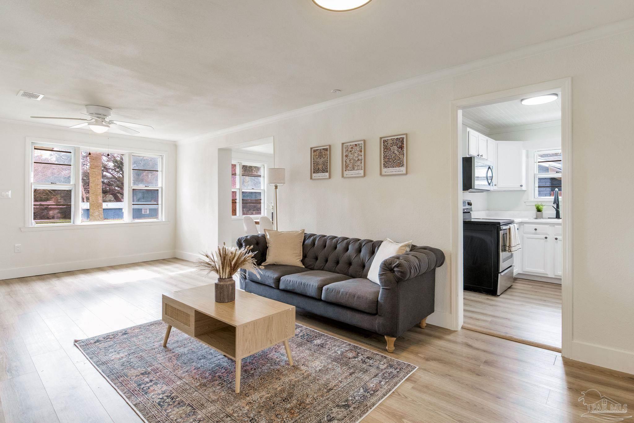 122 W Scott St