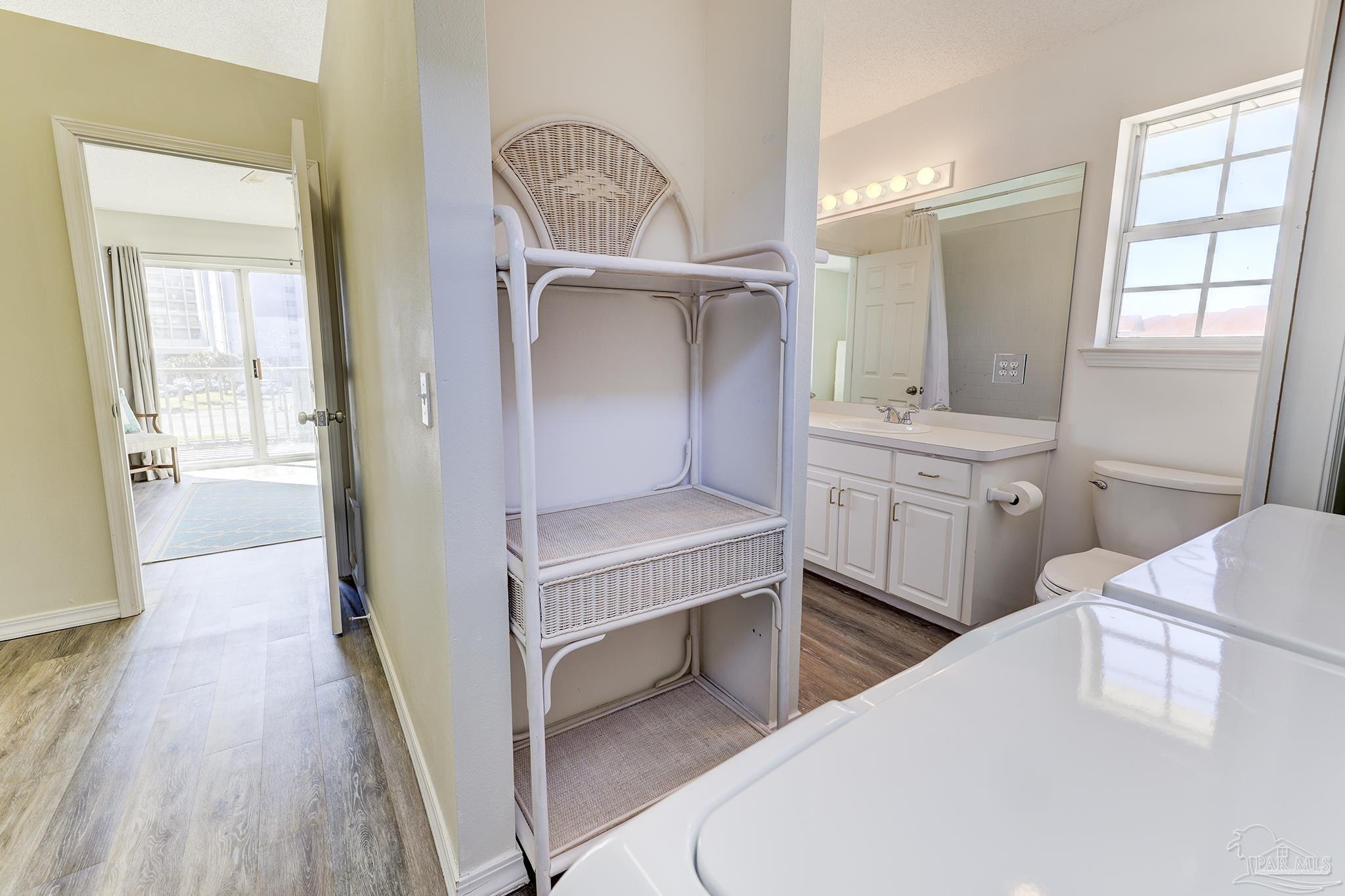 1550 Via Deluna Dr # H