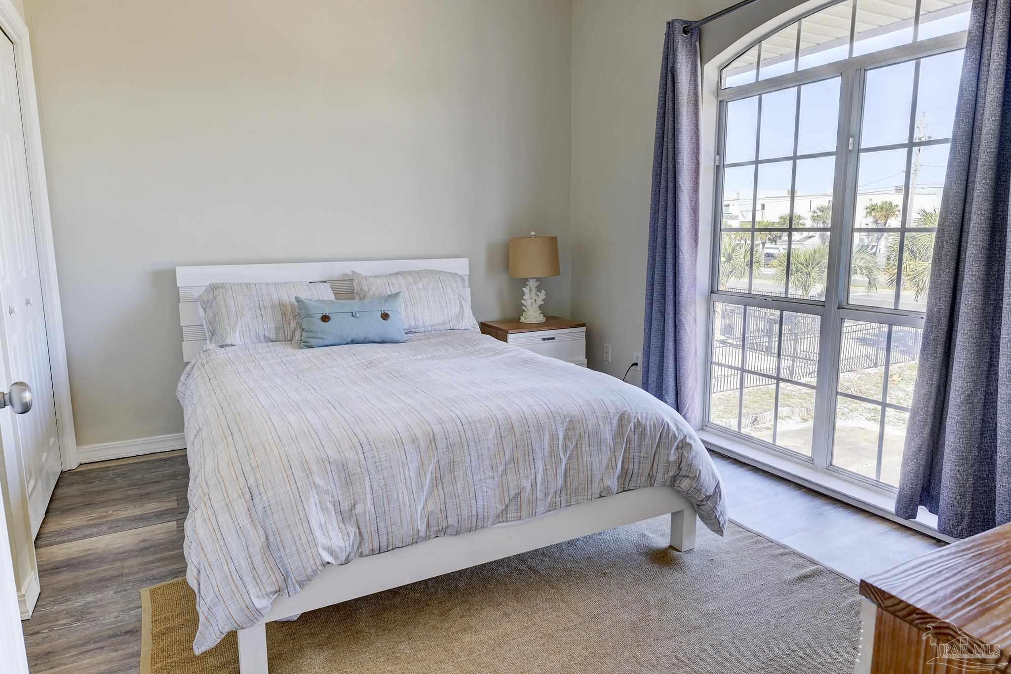 1550 Via Deluna Dr # H