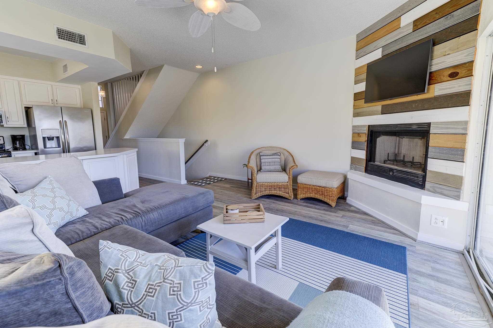 1550 Via Deluna Dr # H