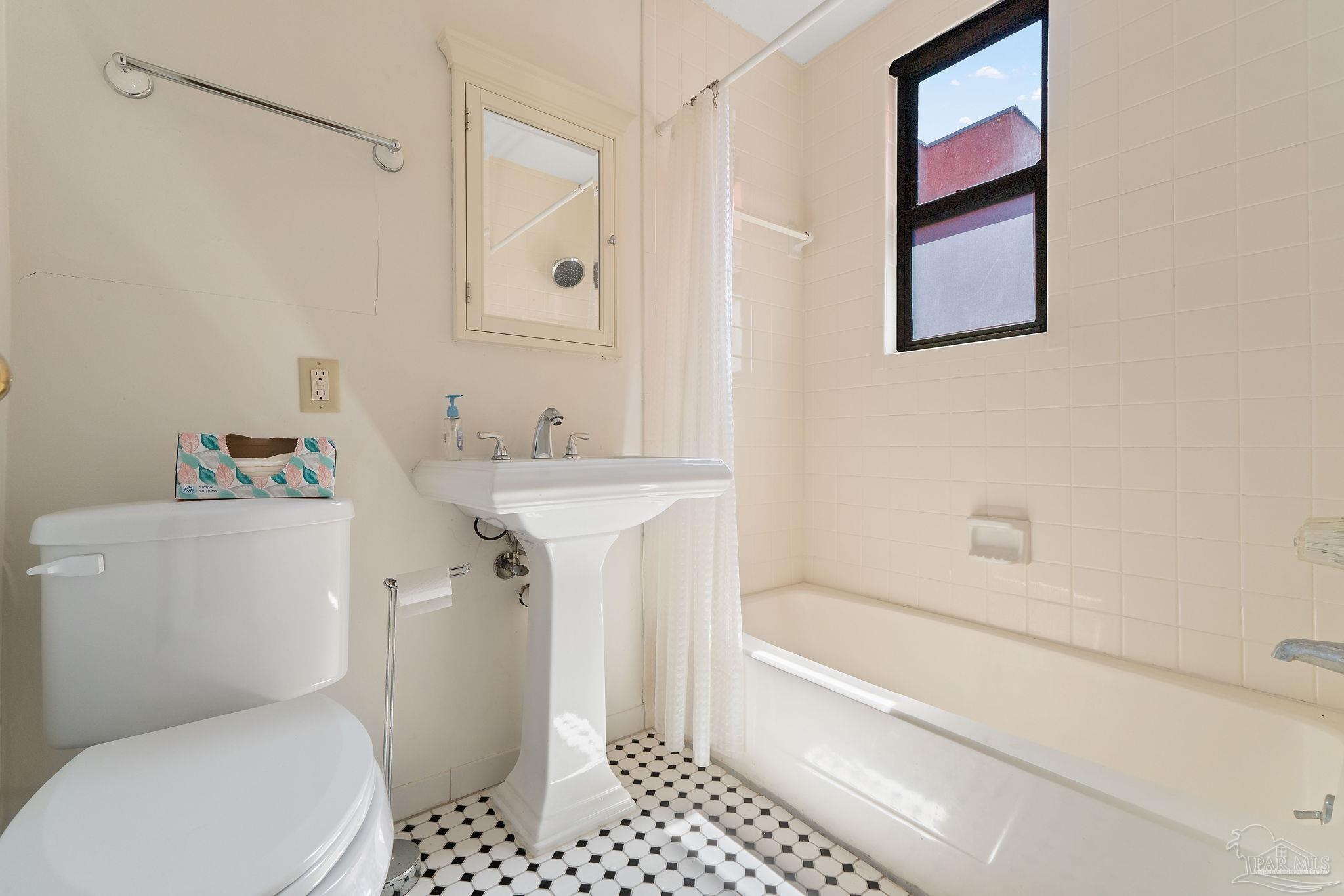 2007 E Gadsden St # 301