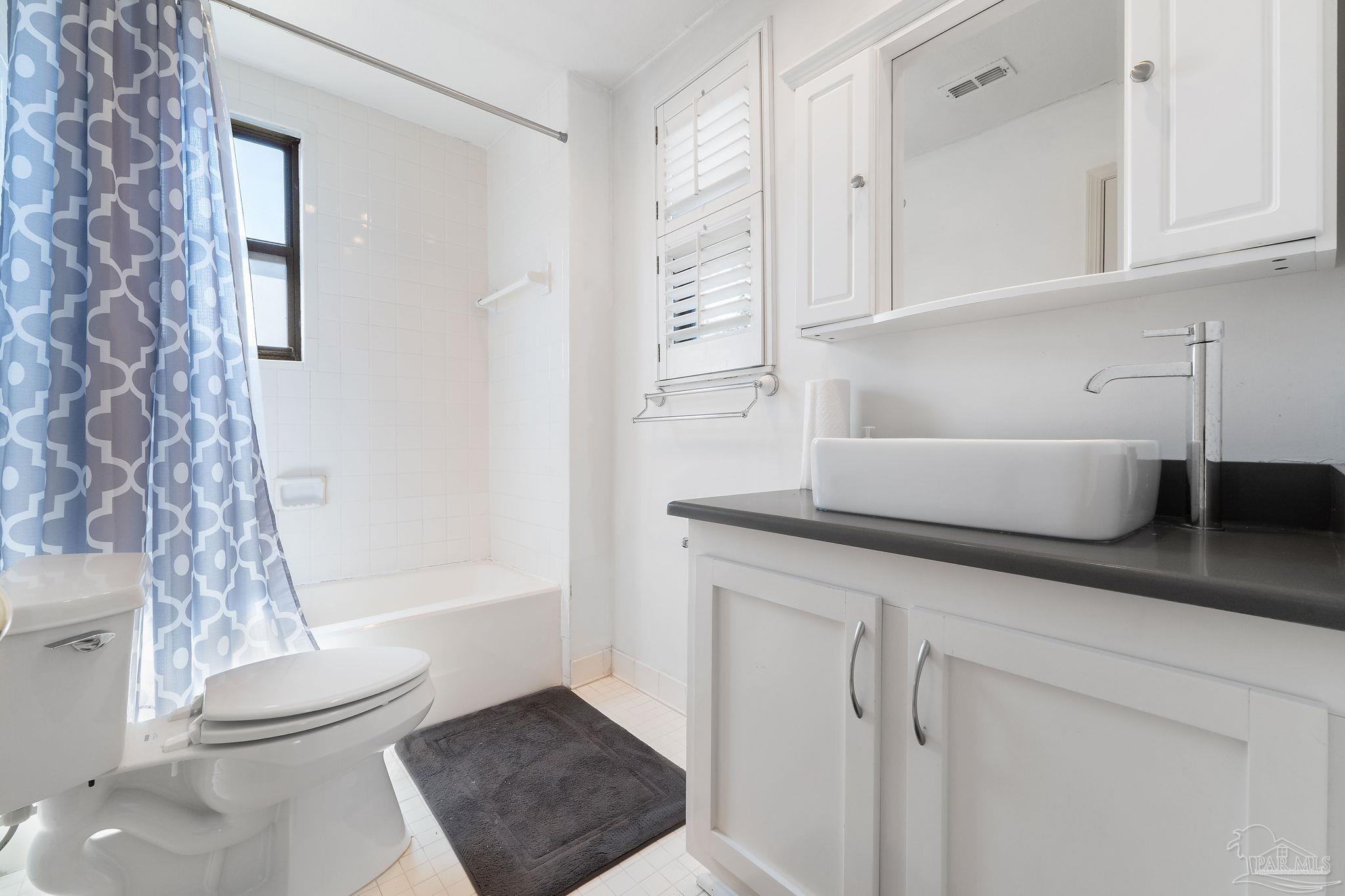 2007 E Gadsden St # 301