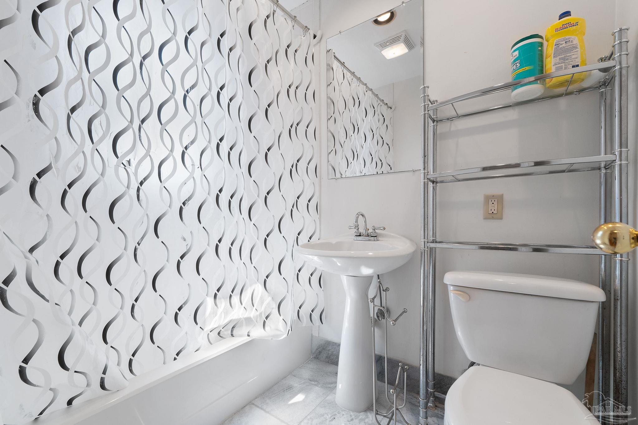 2007 E Gadsden St # 301